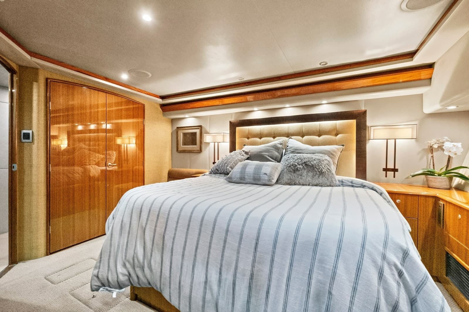 2008 Viking 74 Enclosed Bridge