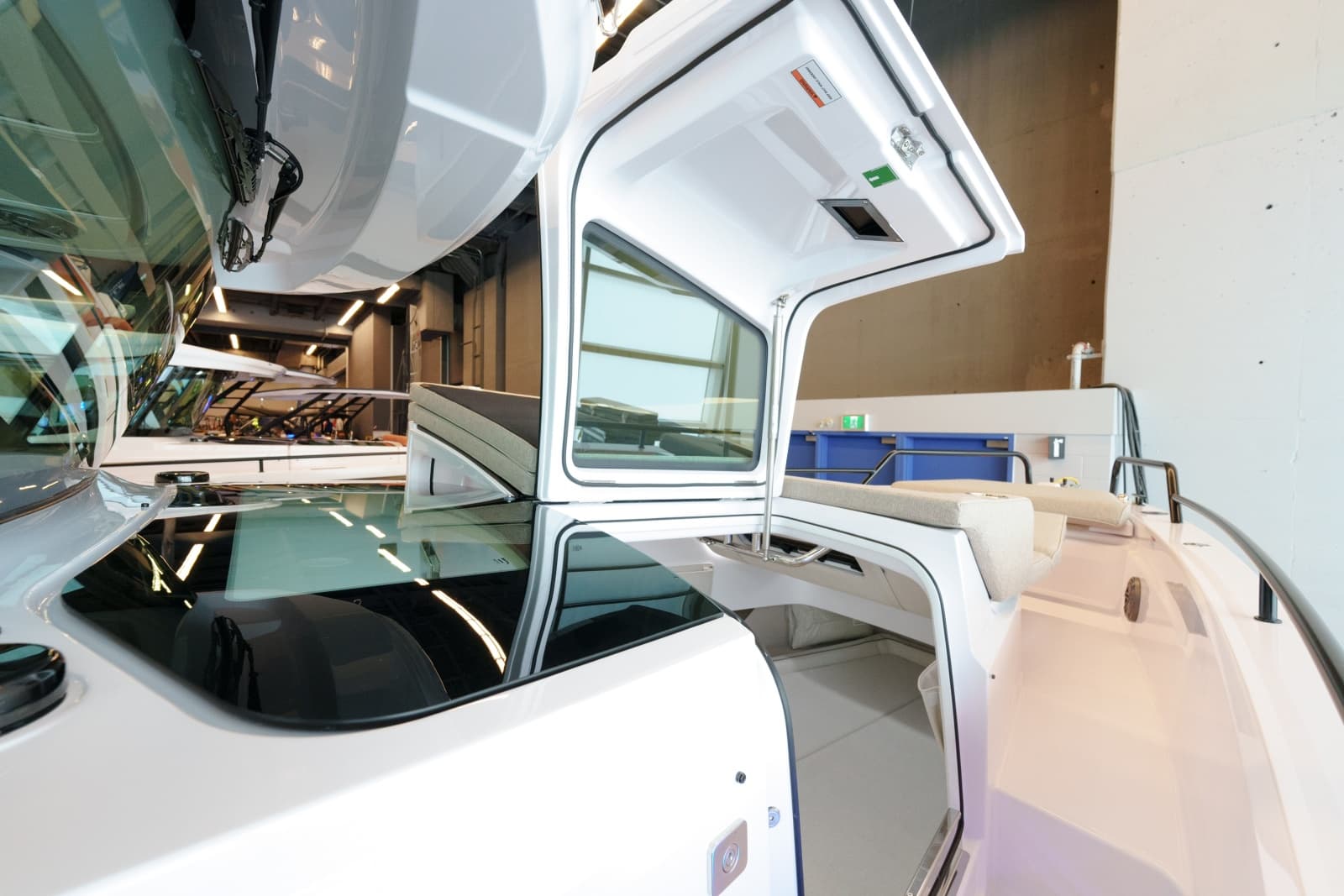 2025 Axopar 37 XC Cross Cabin