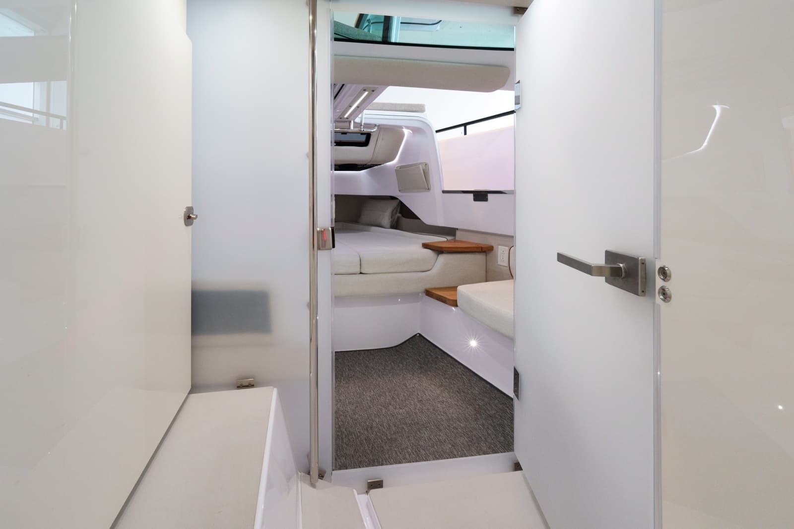 2025 Axopar 37 XC Cross Cabin
