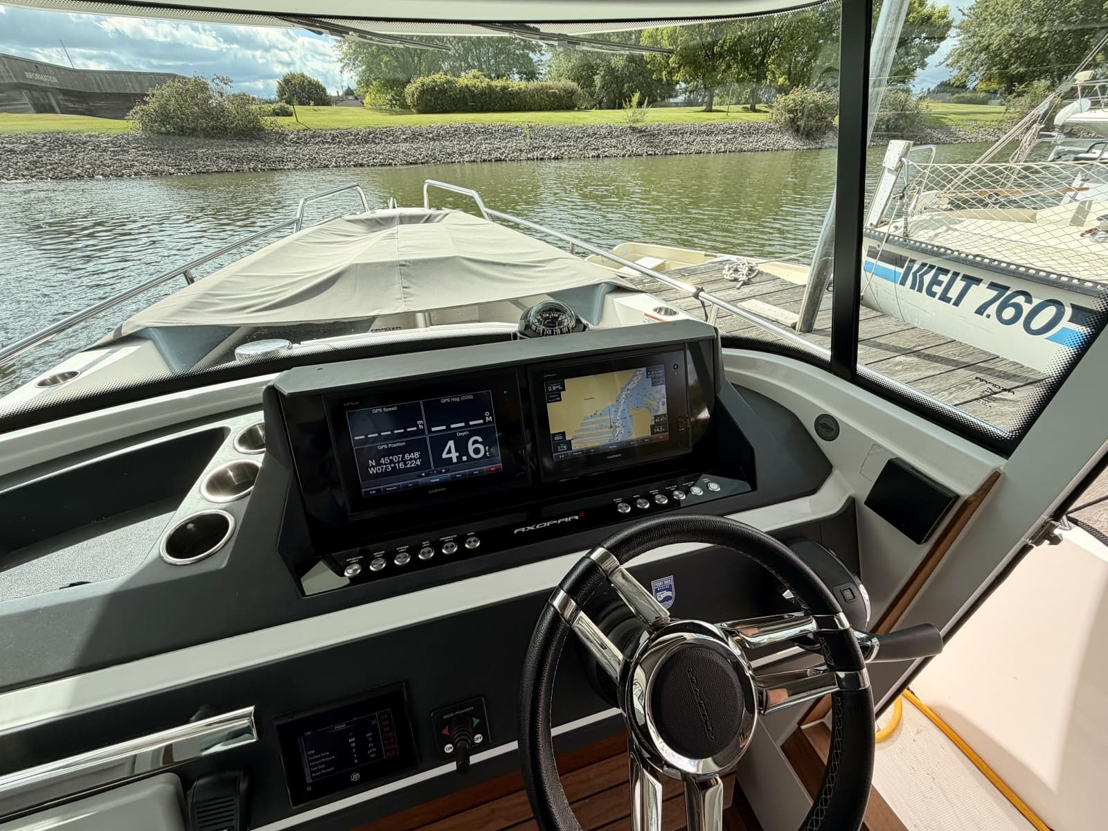 2018 Axopar 28 XC CROSS CABIN