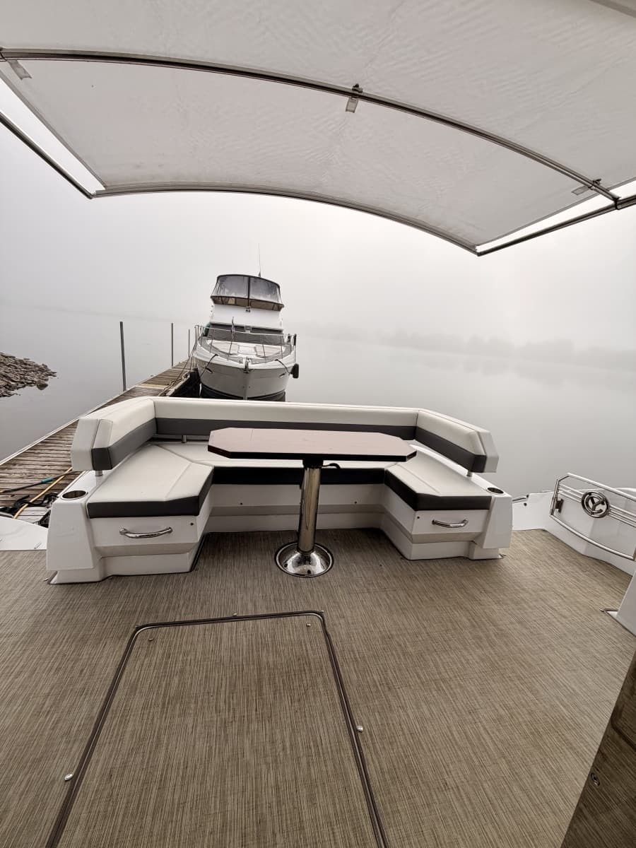 2023 Cruisers Yachts 50 Cantius