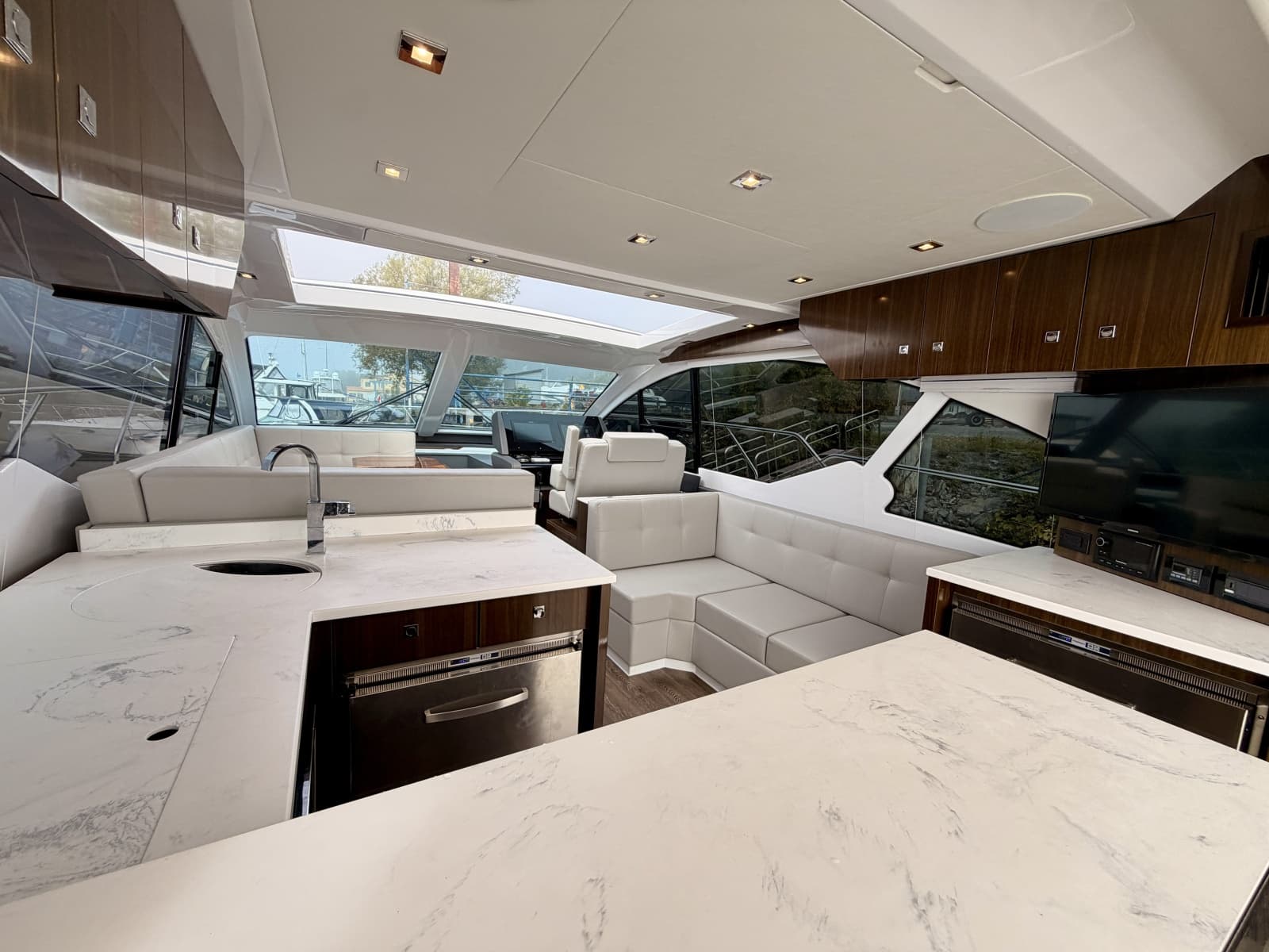 2023 Cruisers Yachts 50 Cantius