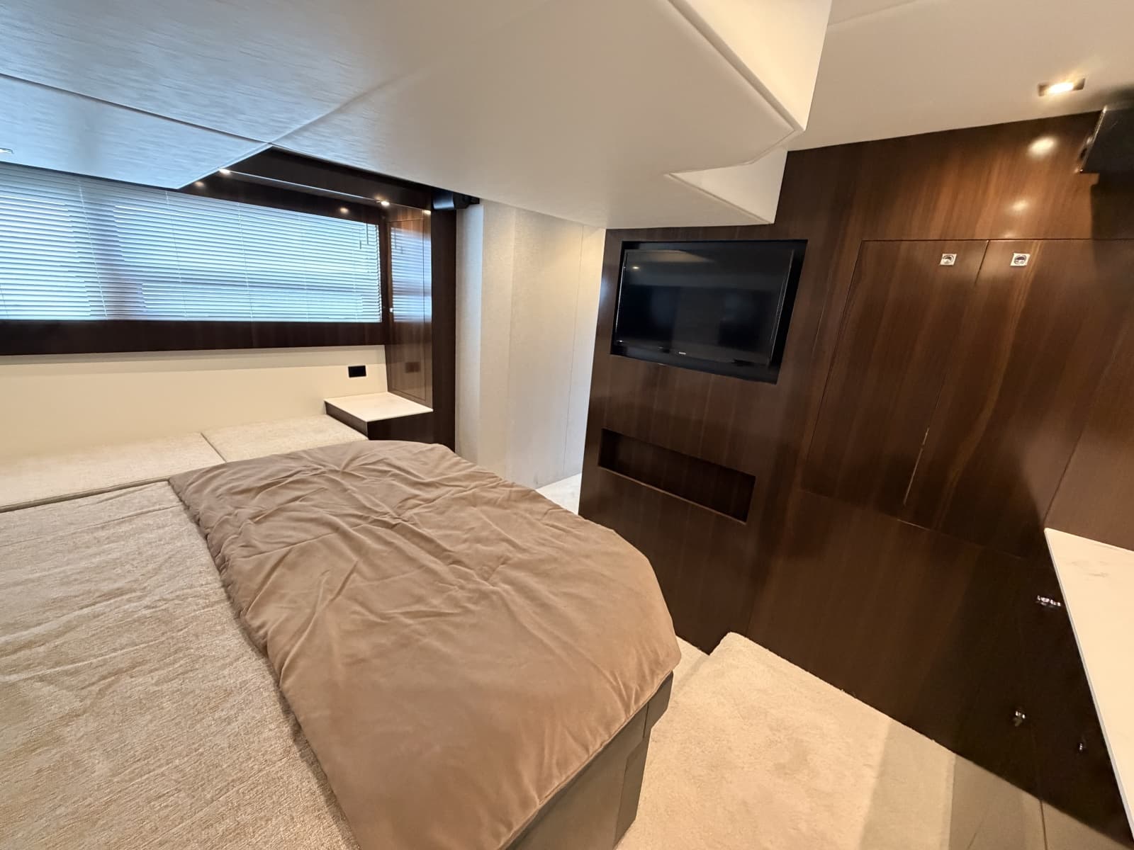 2023 Cruisers Yachts 50 Cantius
