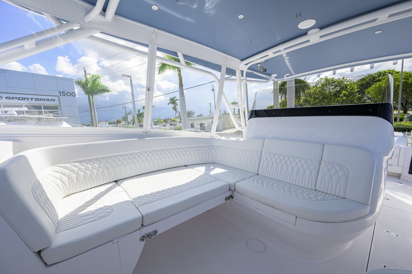 2022 Intrepid 409 Valor