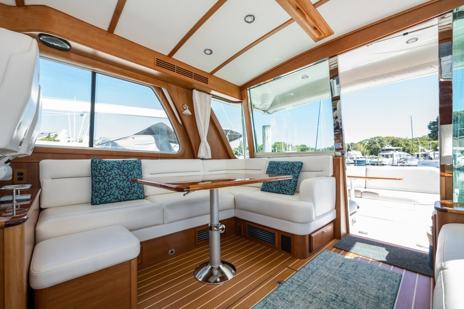 2021 Sabre 48 Salon Express