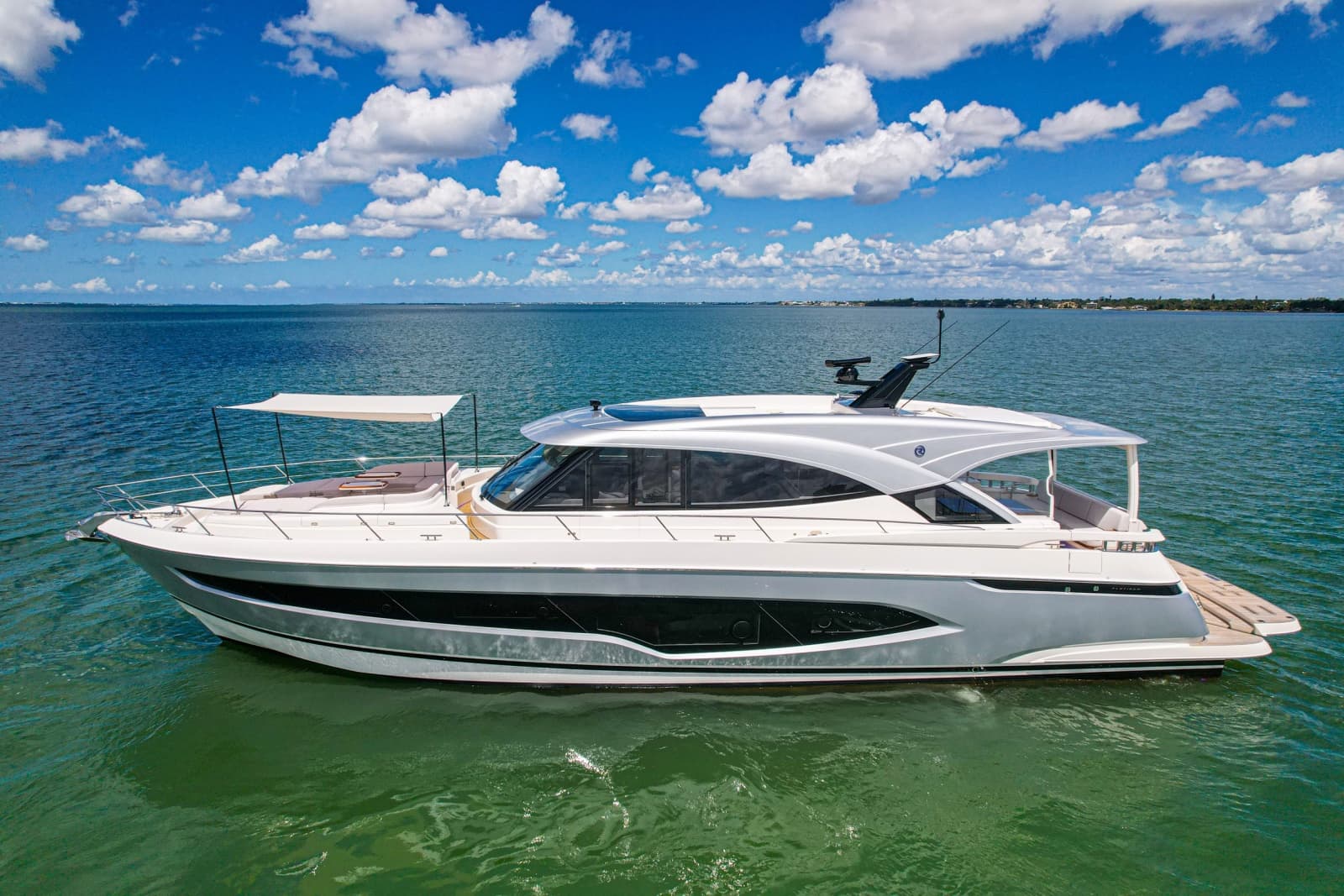 2025 Riviera 6800 Sport Yacht Platinum Edition