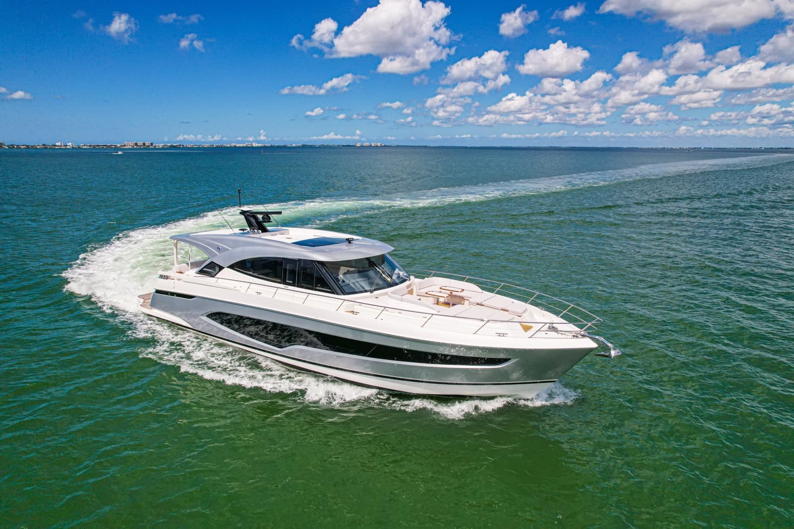 2025 Riviera 6800 Sport Yacht Platinum Edition