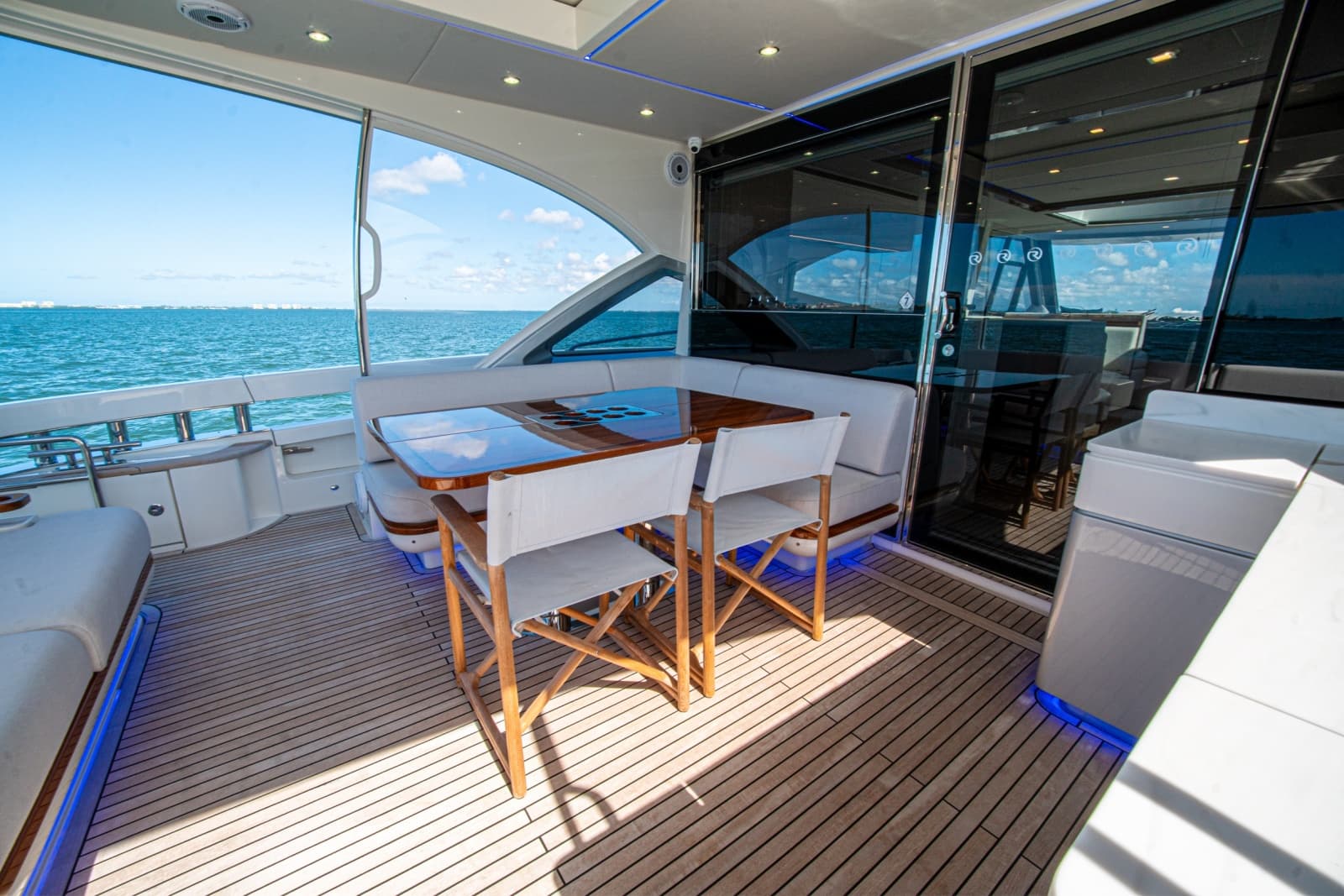 2025 Riviera 6800 Sport Yacht Platinum Edition