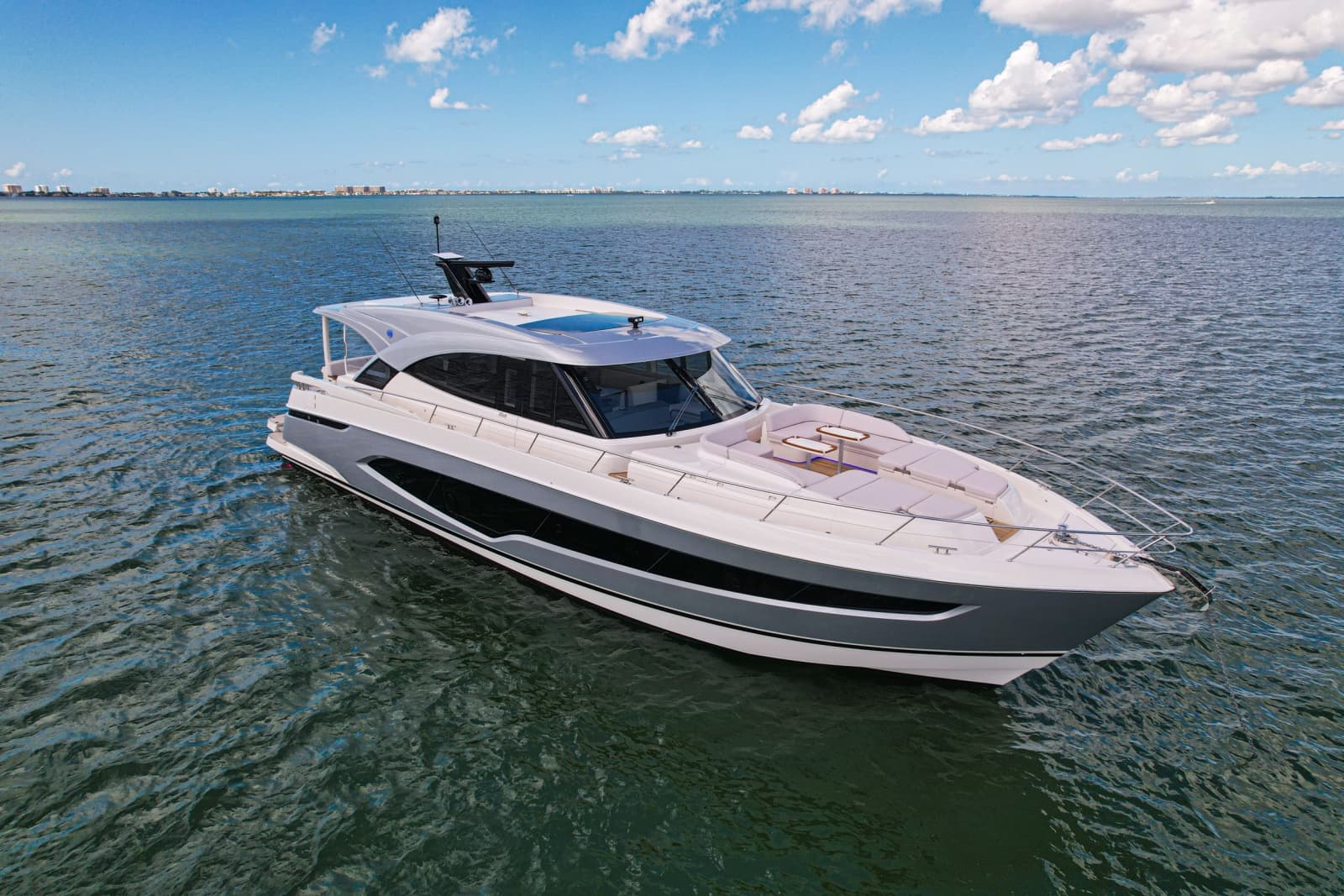 2025 Riviera 6800 Sport Yacht Platinum Edition
