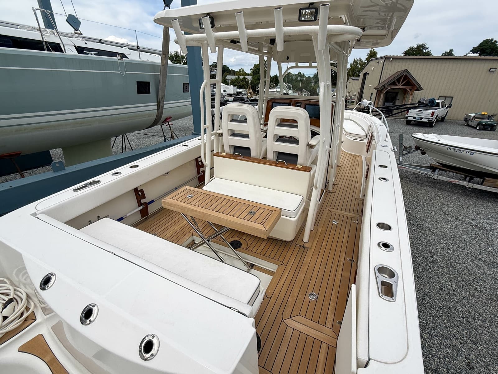 2013 Boston Whaler Justice 32