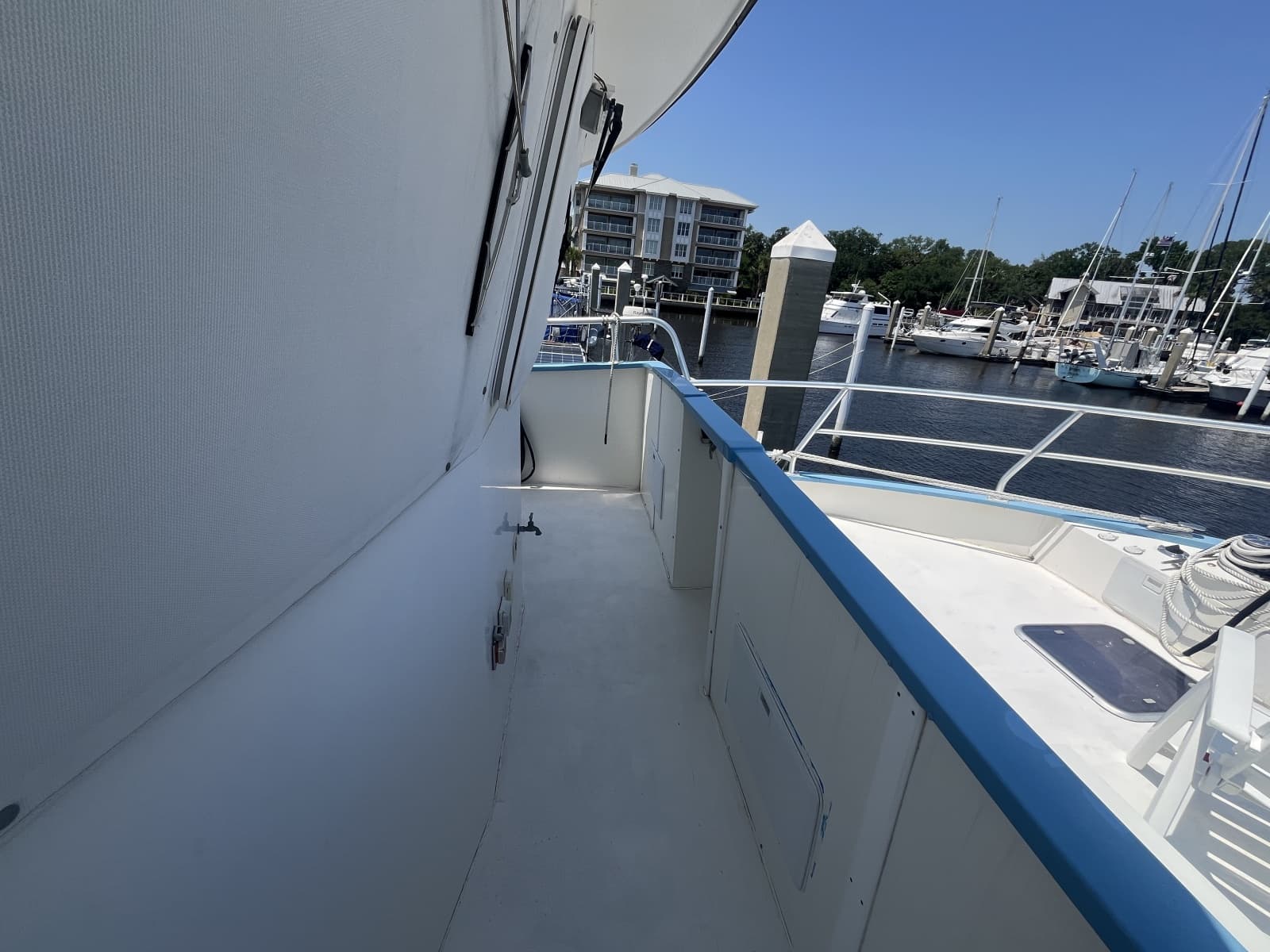 2001 Great Harbour GH47