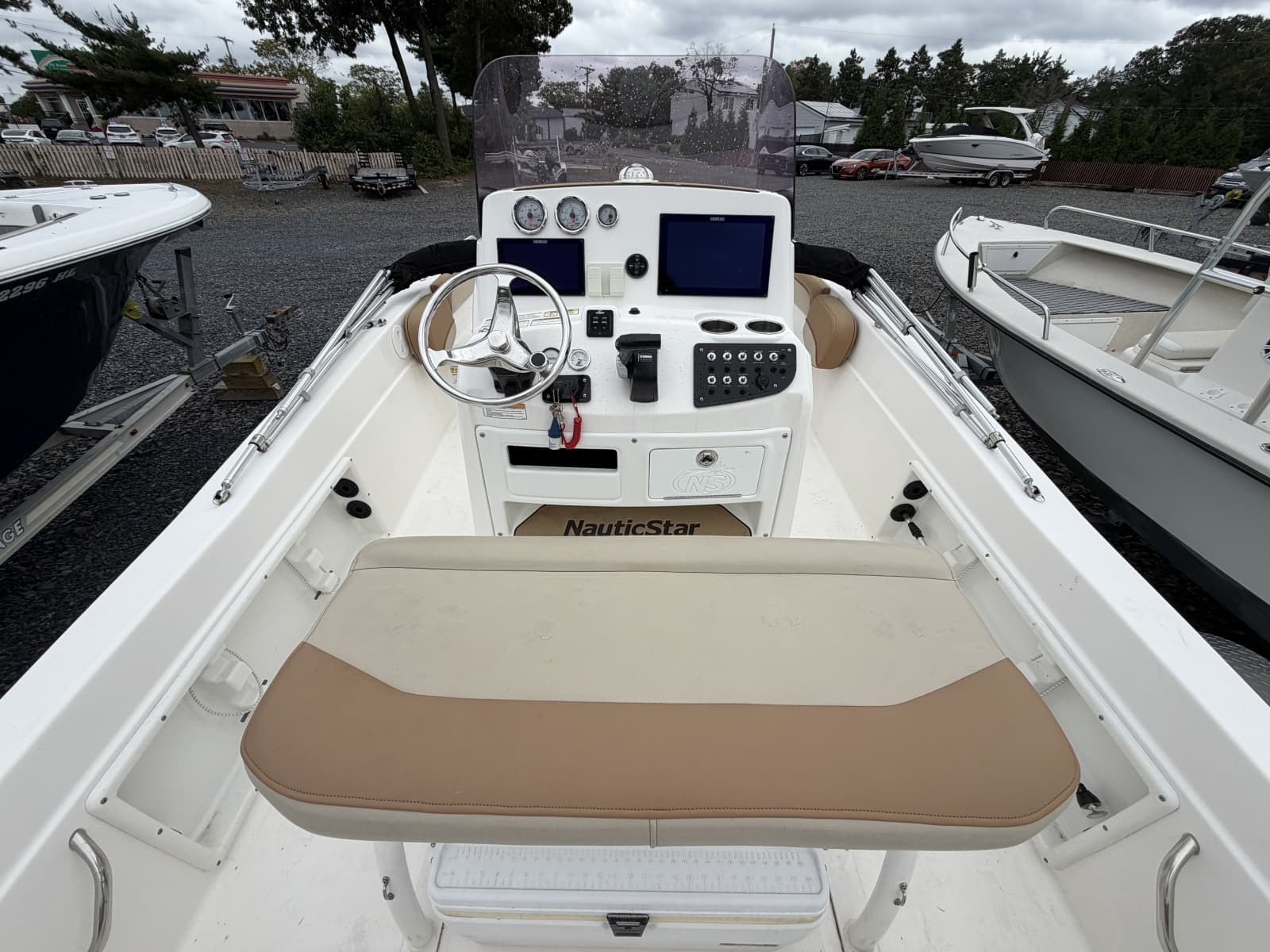 2023 NauticStar 211 Hybrid