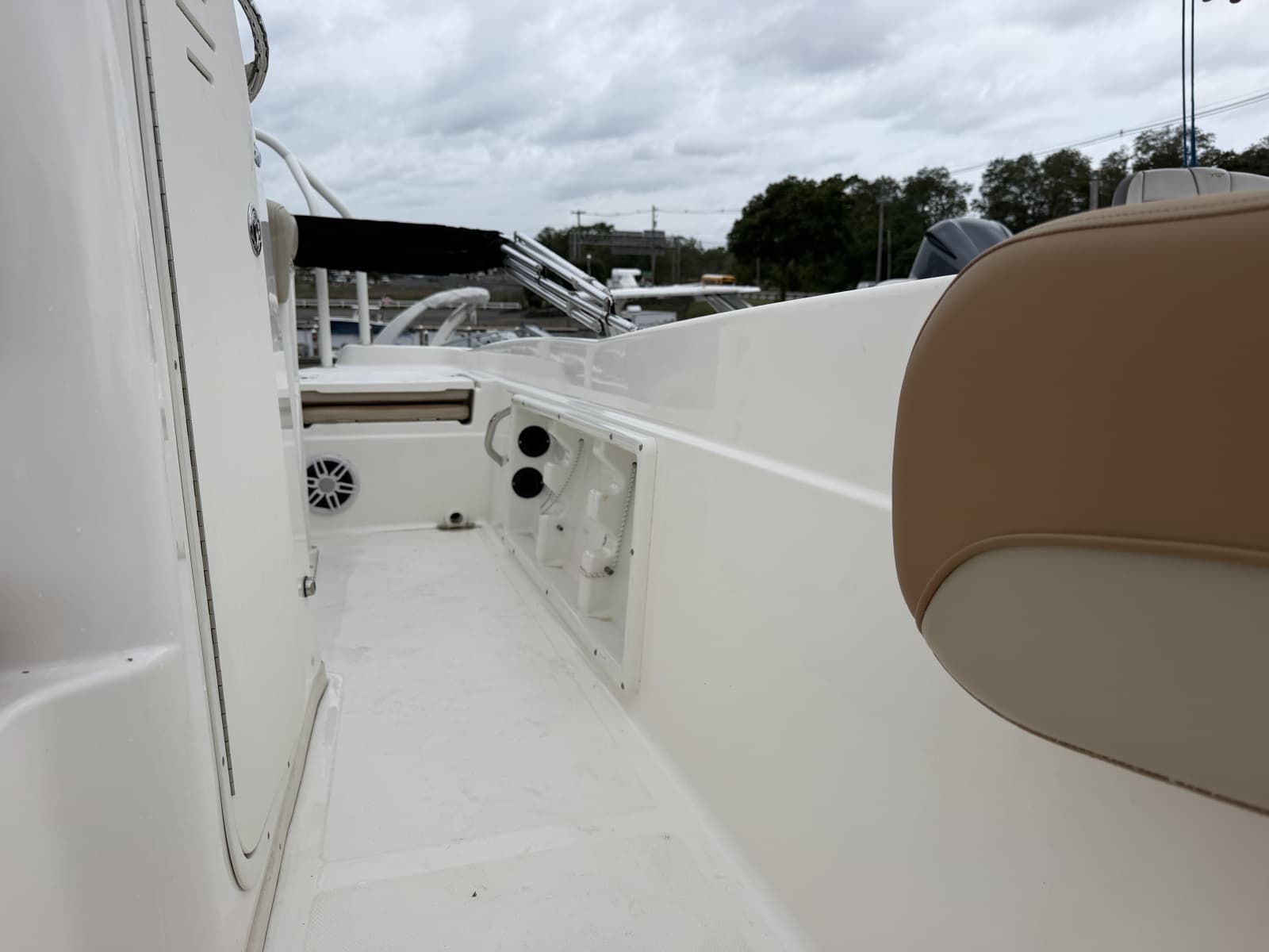 2023 NauticStar 211 Hybrid