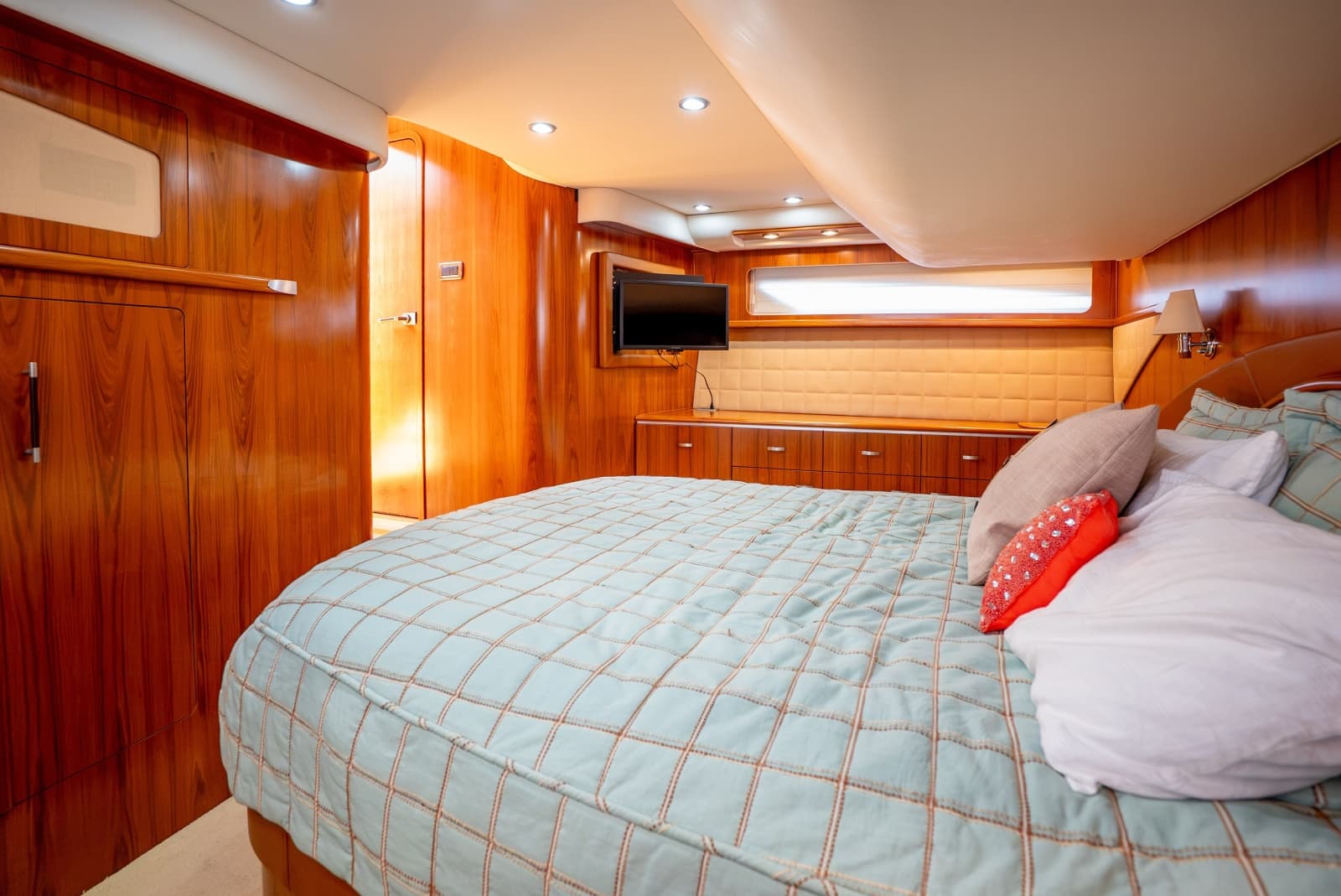 2009 Tiara Yachts 5800 Sovran