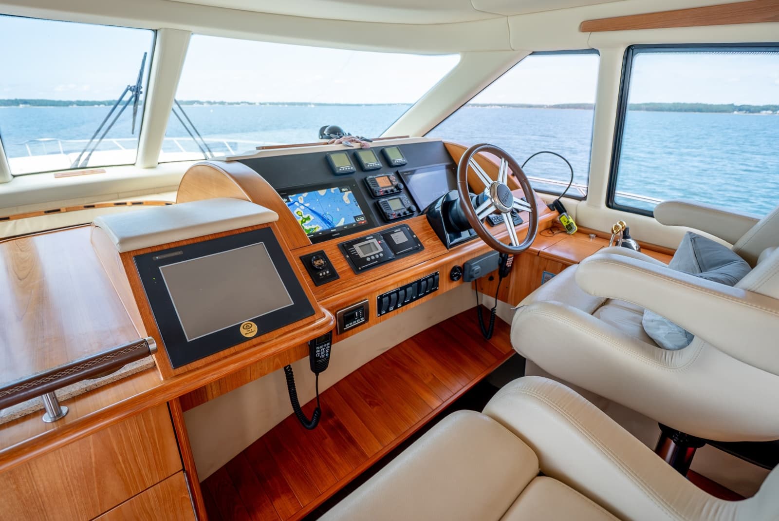 2009 Tiara Yachts 5800 Sovran