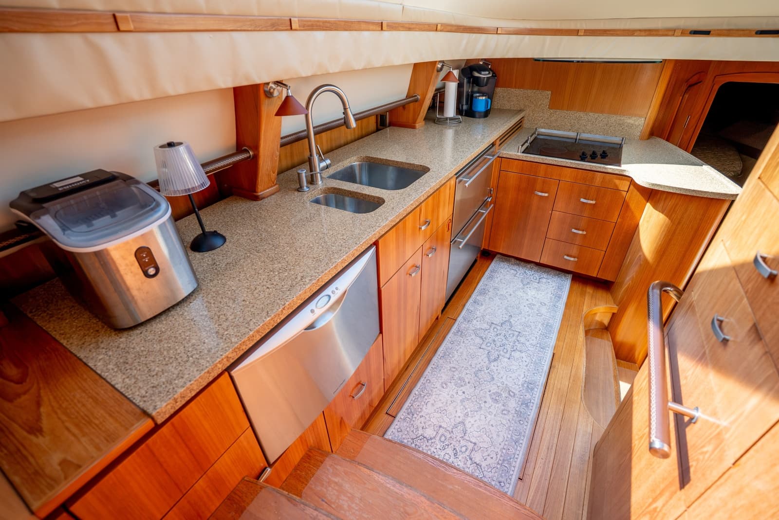 2009 Tiara Yachts 5800 Sovran
