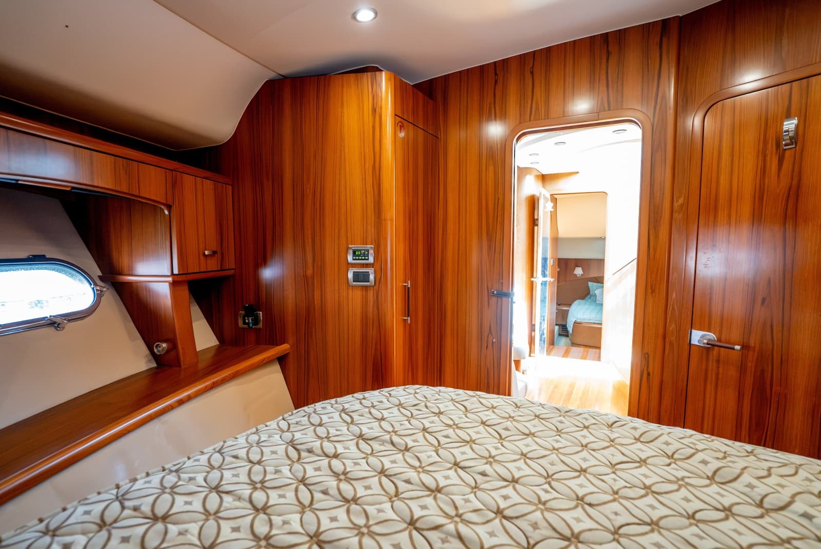 2009 Tiara Yachts 5800 Sovran