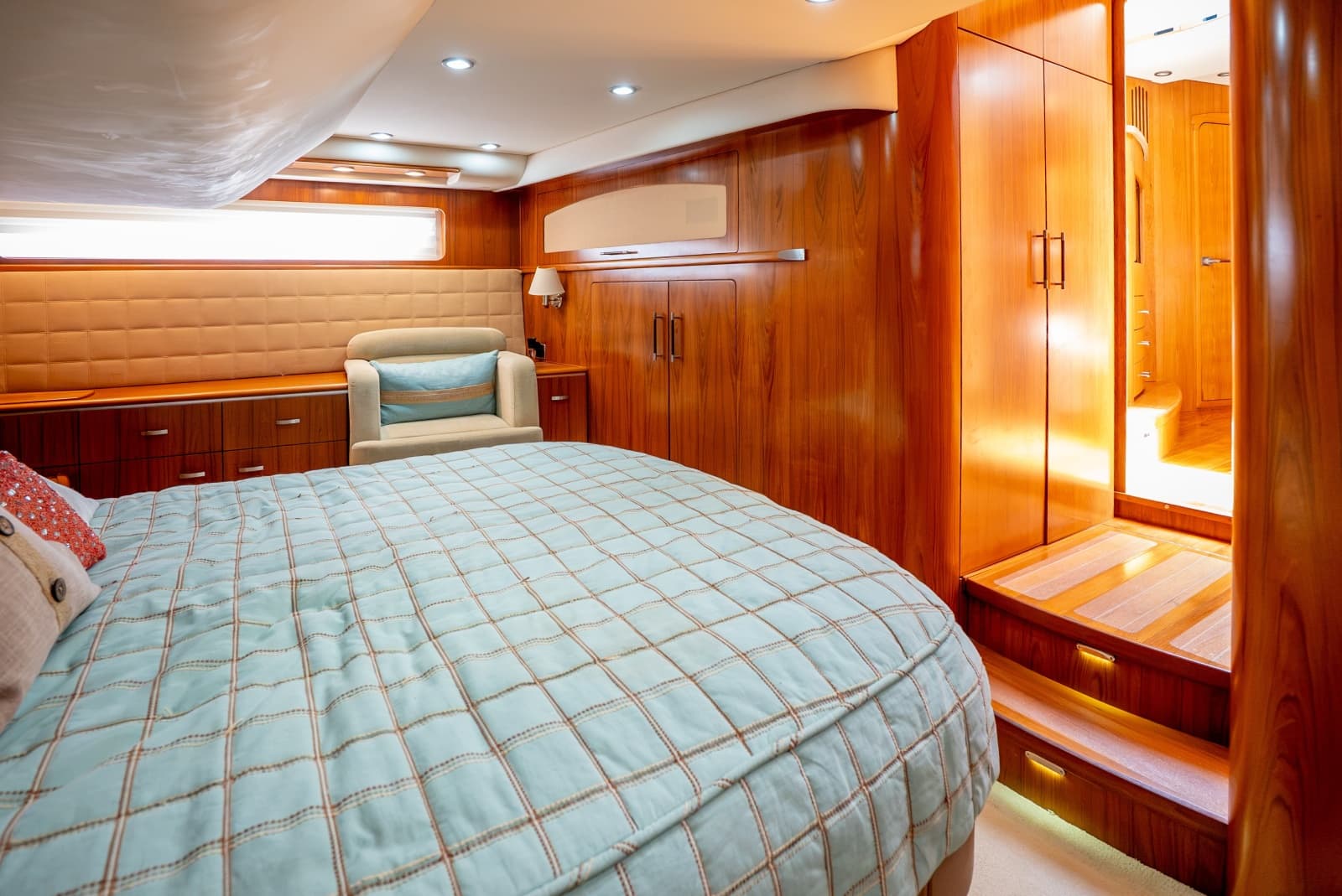 2009 Tiara Yachts 5800 Sovran