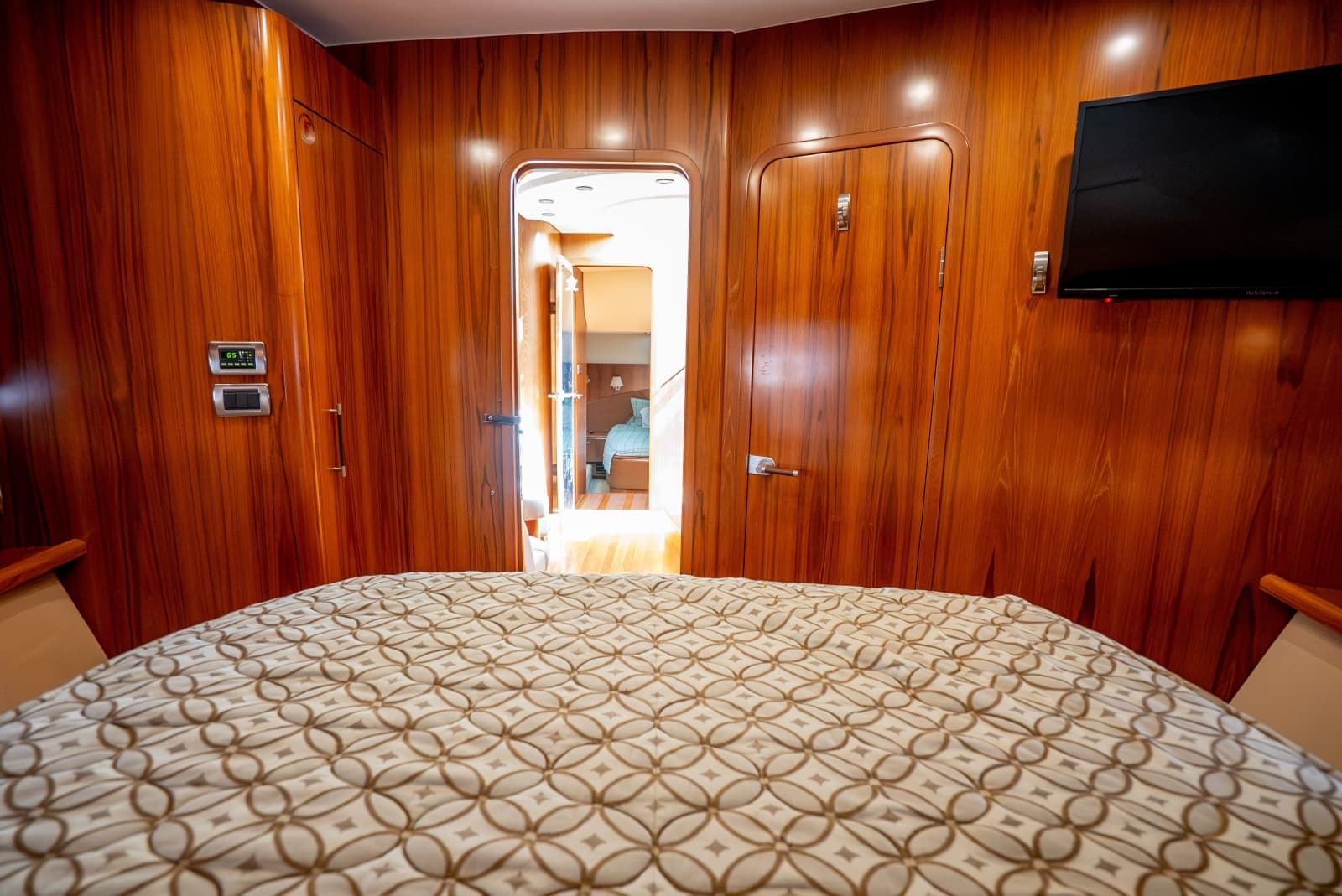 2009 Tiara Yachts 5800 Sovran