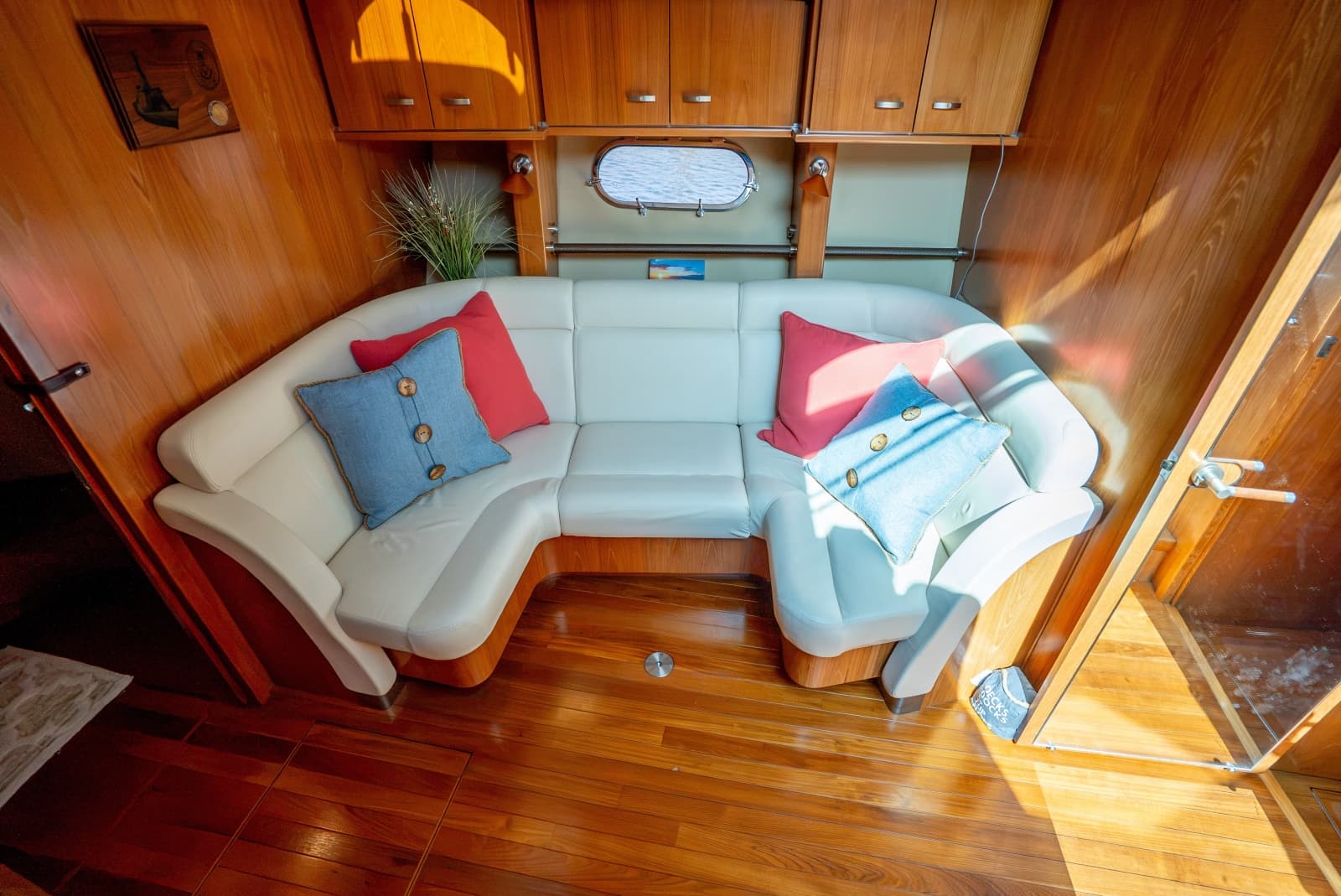 2009 Tiara Yachts 5800 Sovran