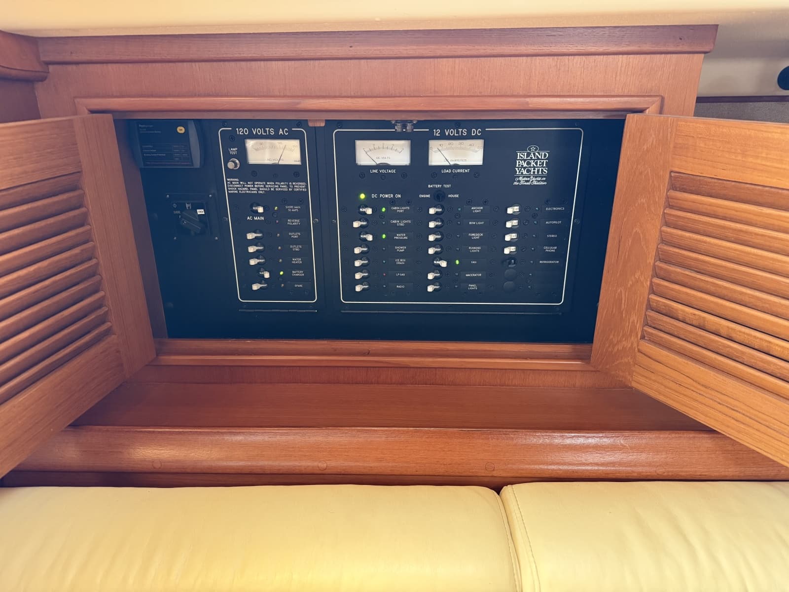 2005 Island Packet 370