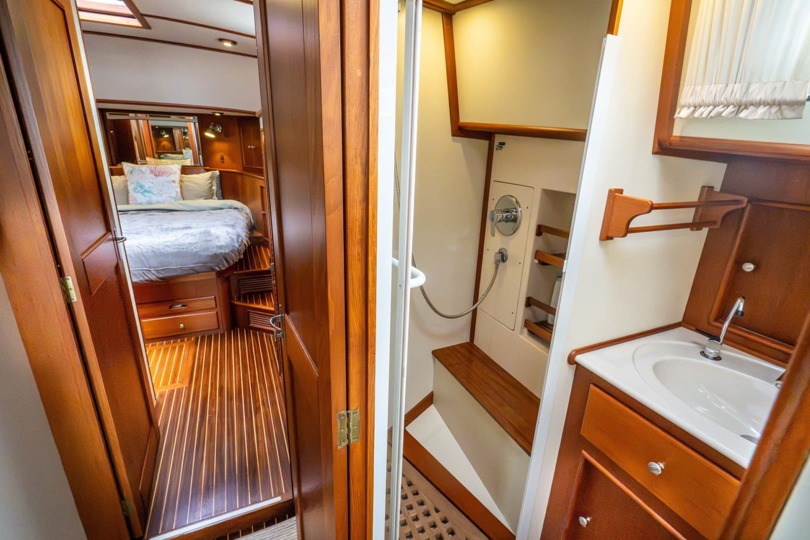 2003 Grand Banks 54