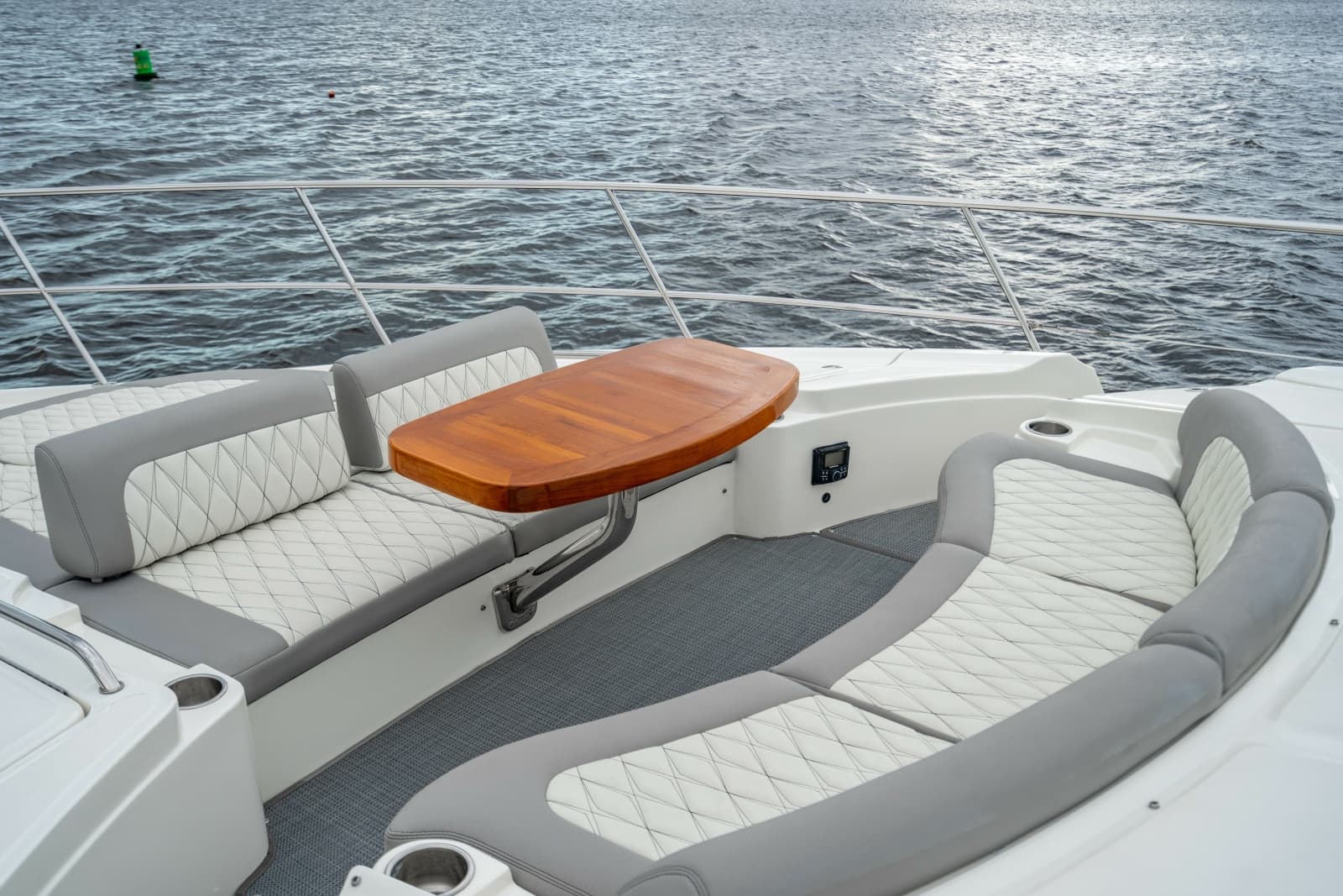 2017 Sea Ray L65
