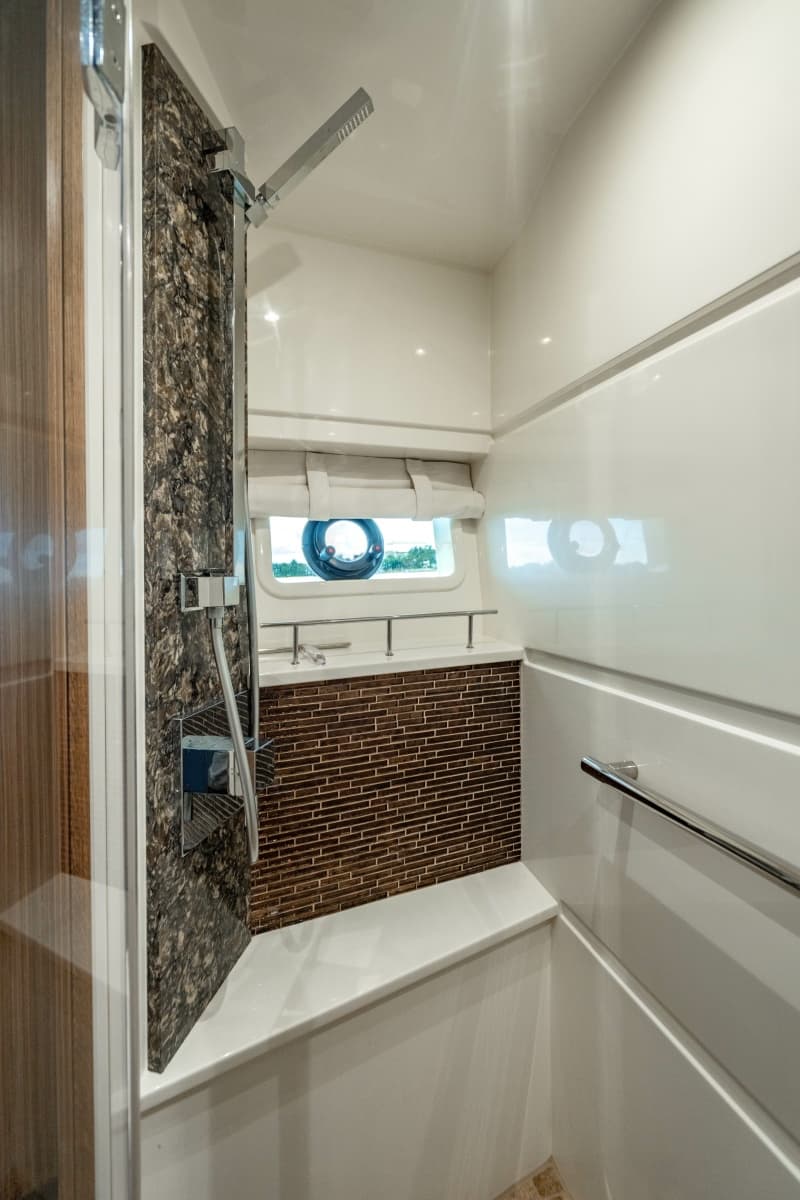 2017 Sea Ray L65