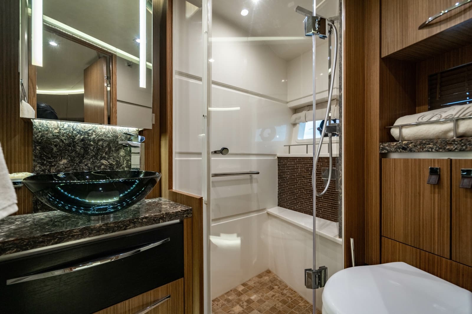 2017 Sea Ray L65