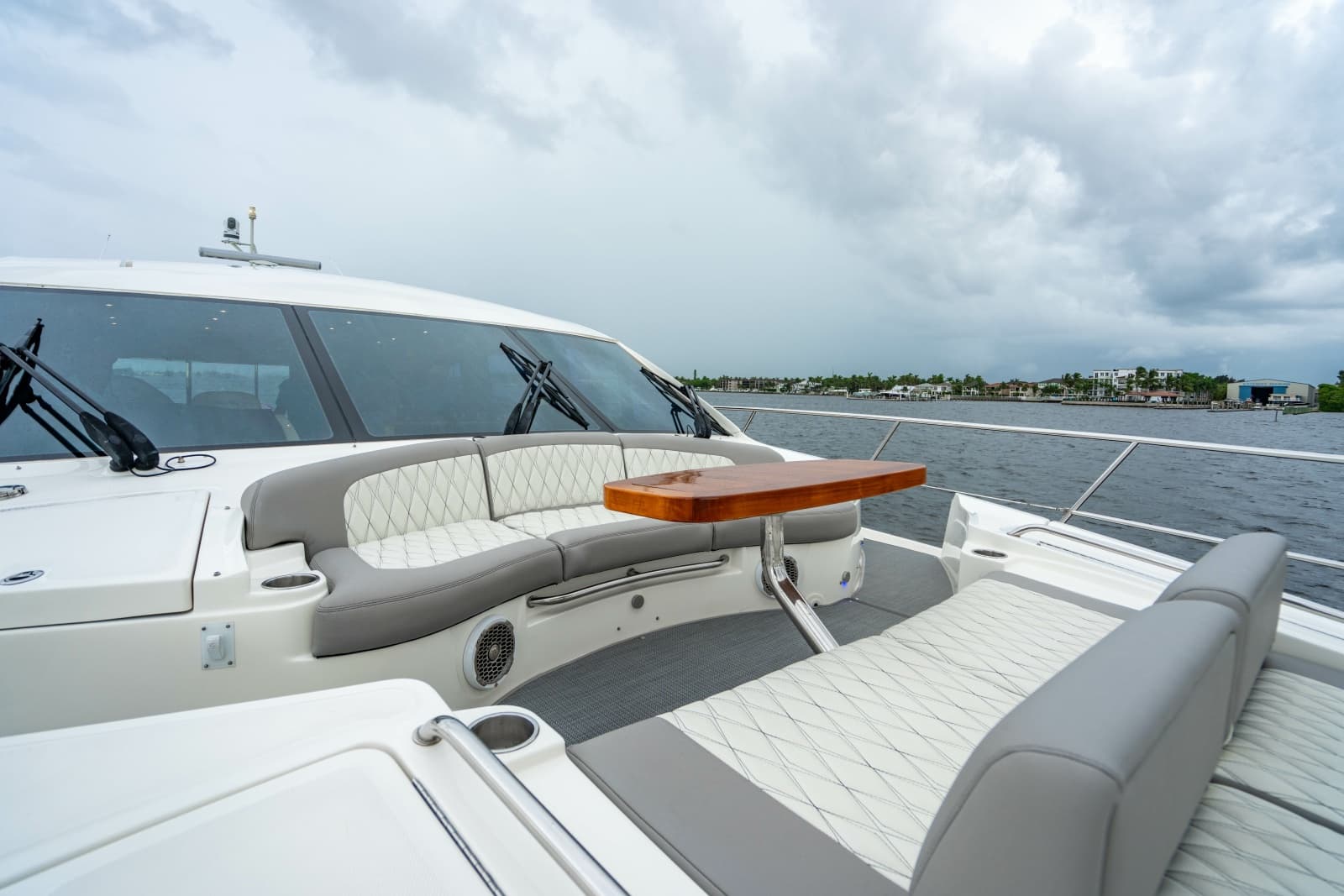 2017 Sea Ray L65