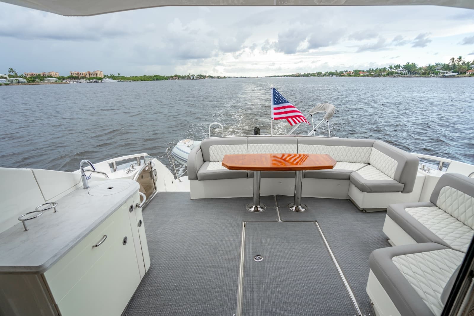 2017 Sea Ray L65