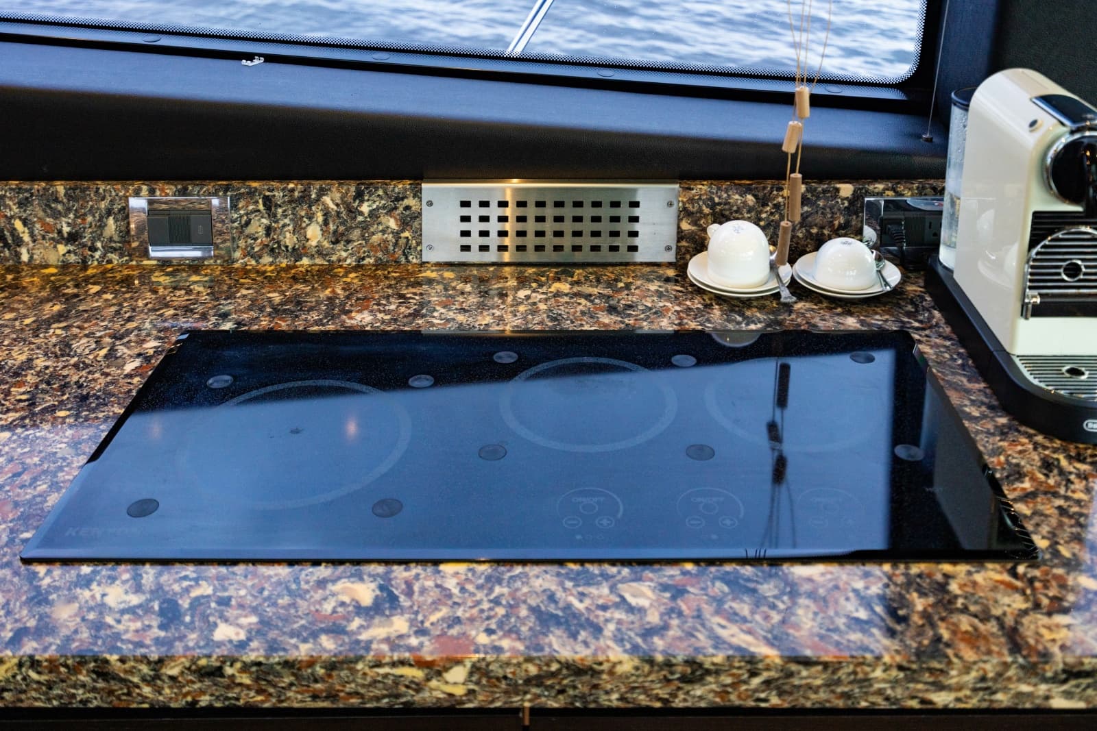 2017 Sea Ray L65