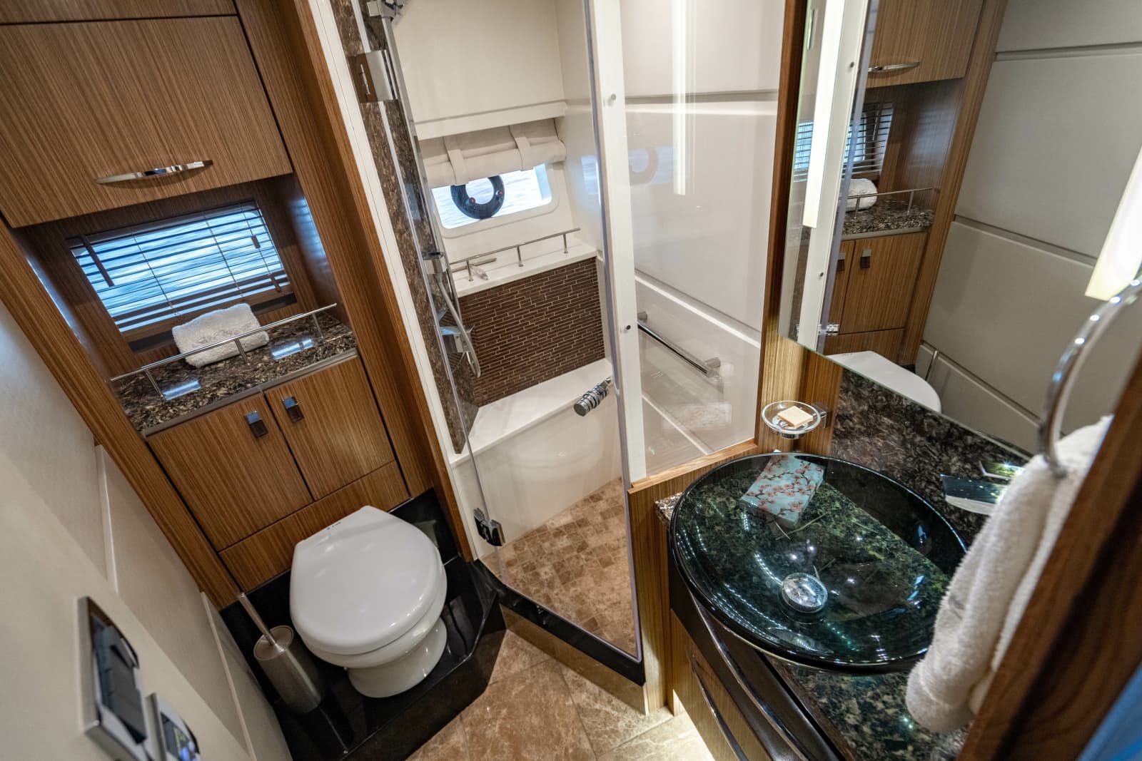 2017 Sea Ray L65