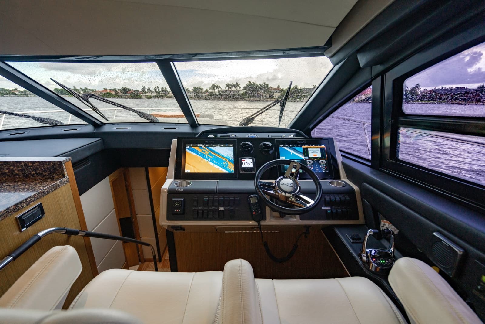 2017 Sea Ray L65