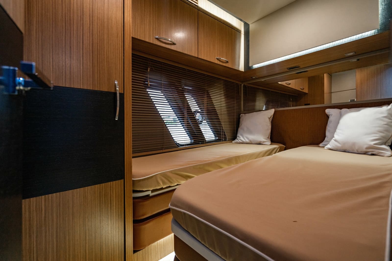 2017 Sea Ray L65