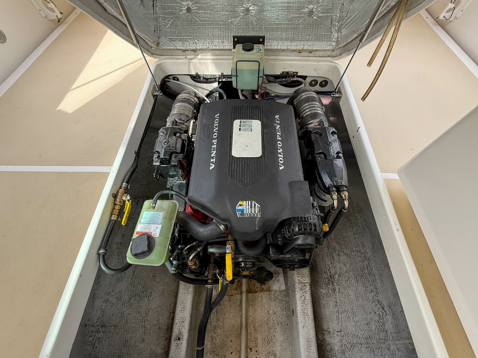 2004 Hunt Yachts SurfHunter 29
