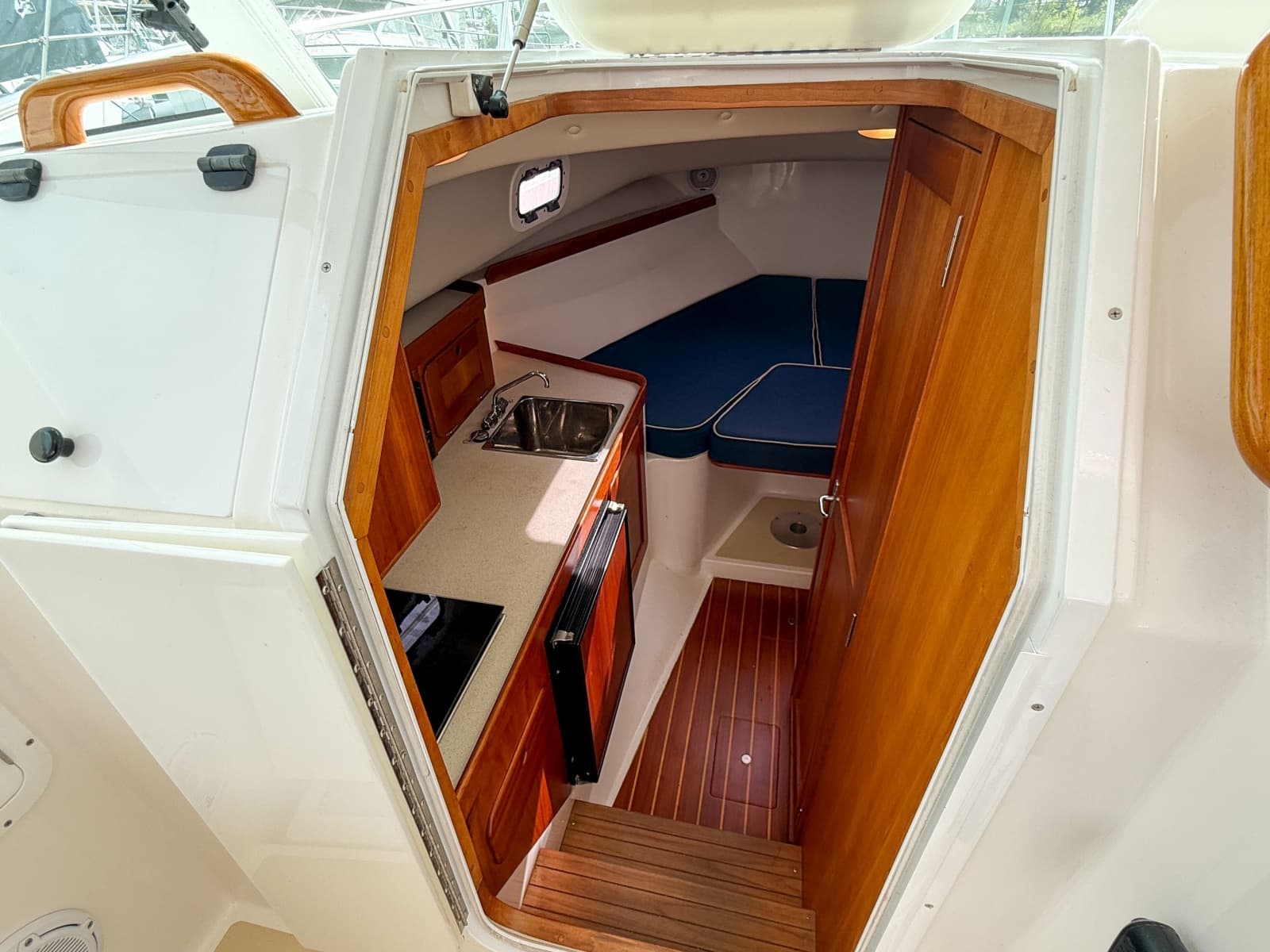 2004 Hunt Yachts SurfHunter 29