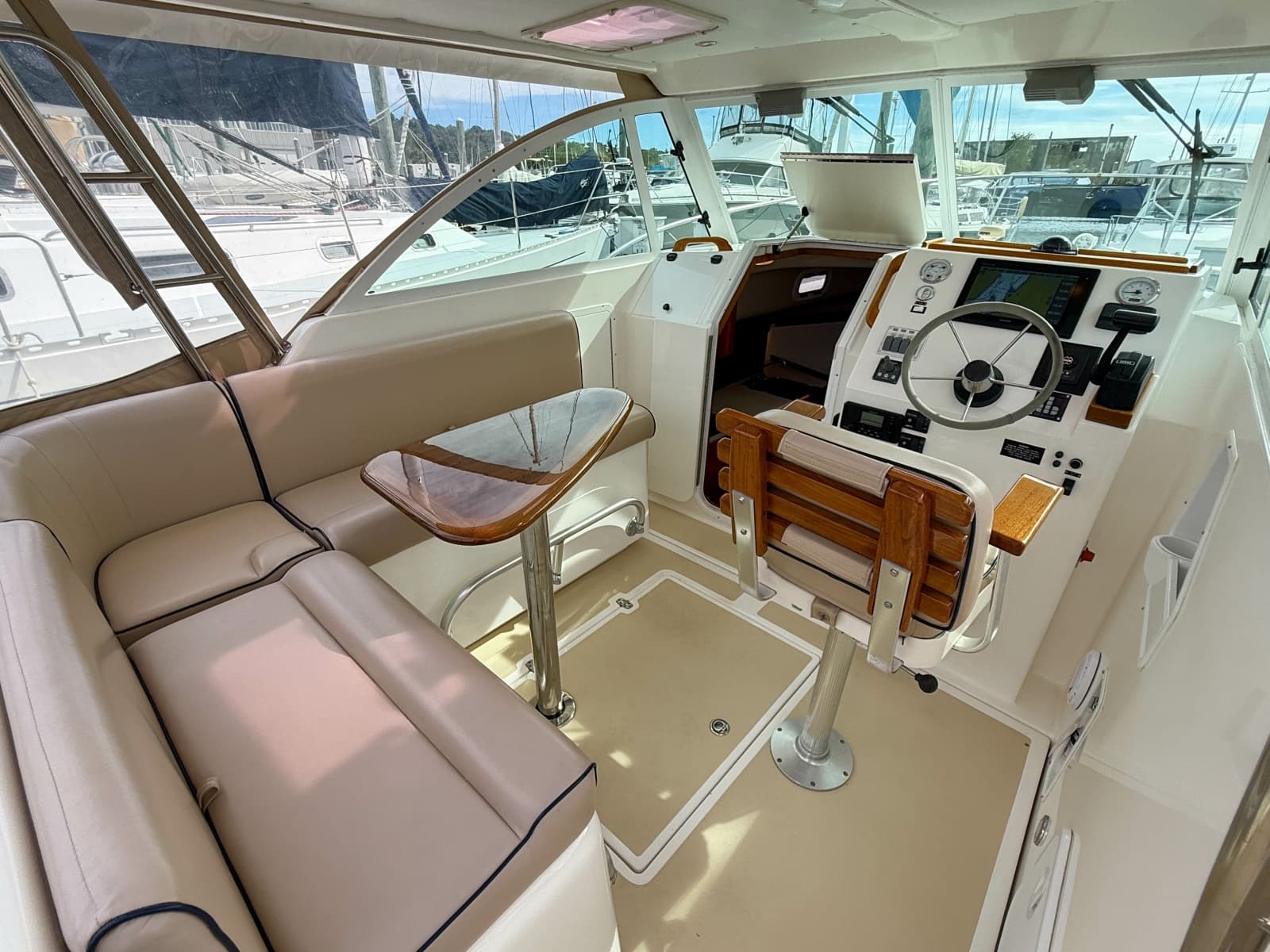 2004 Hunt Yachts SurfHunter 29