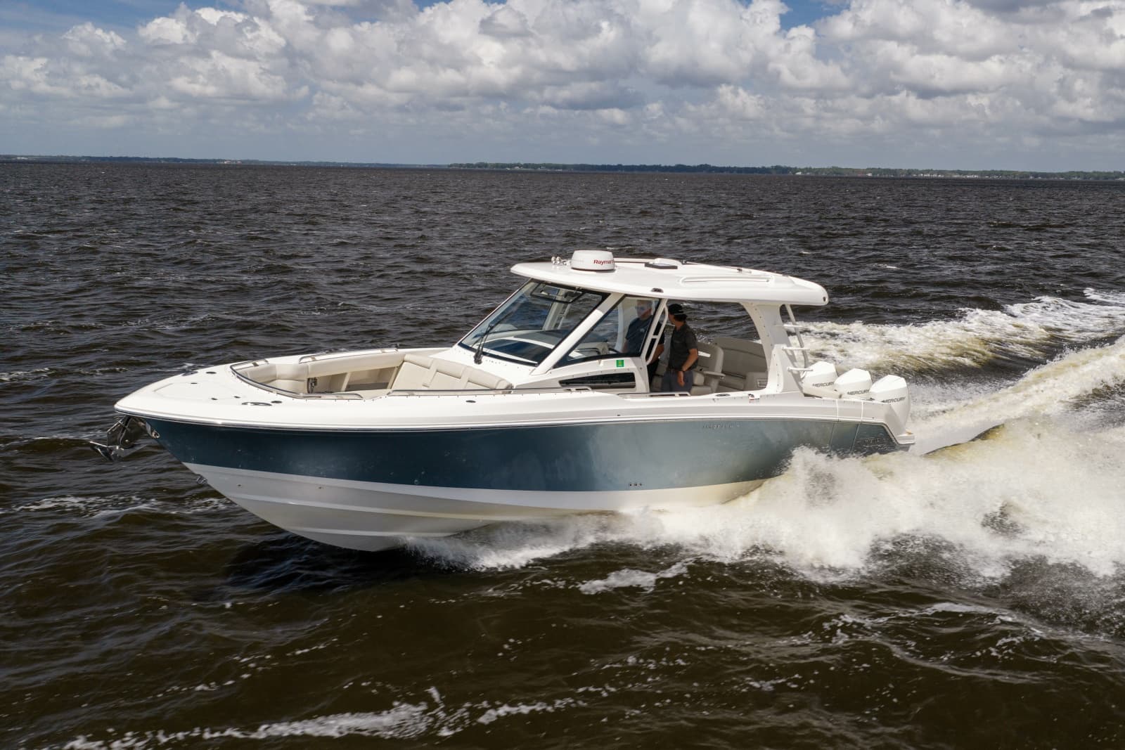 2021 Boston Whaler Realm