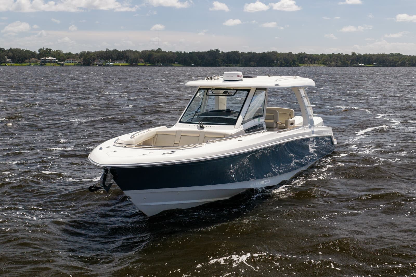 2021 Boston Whaler Realm