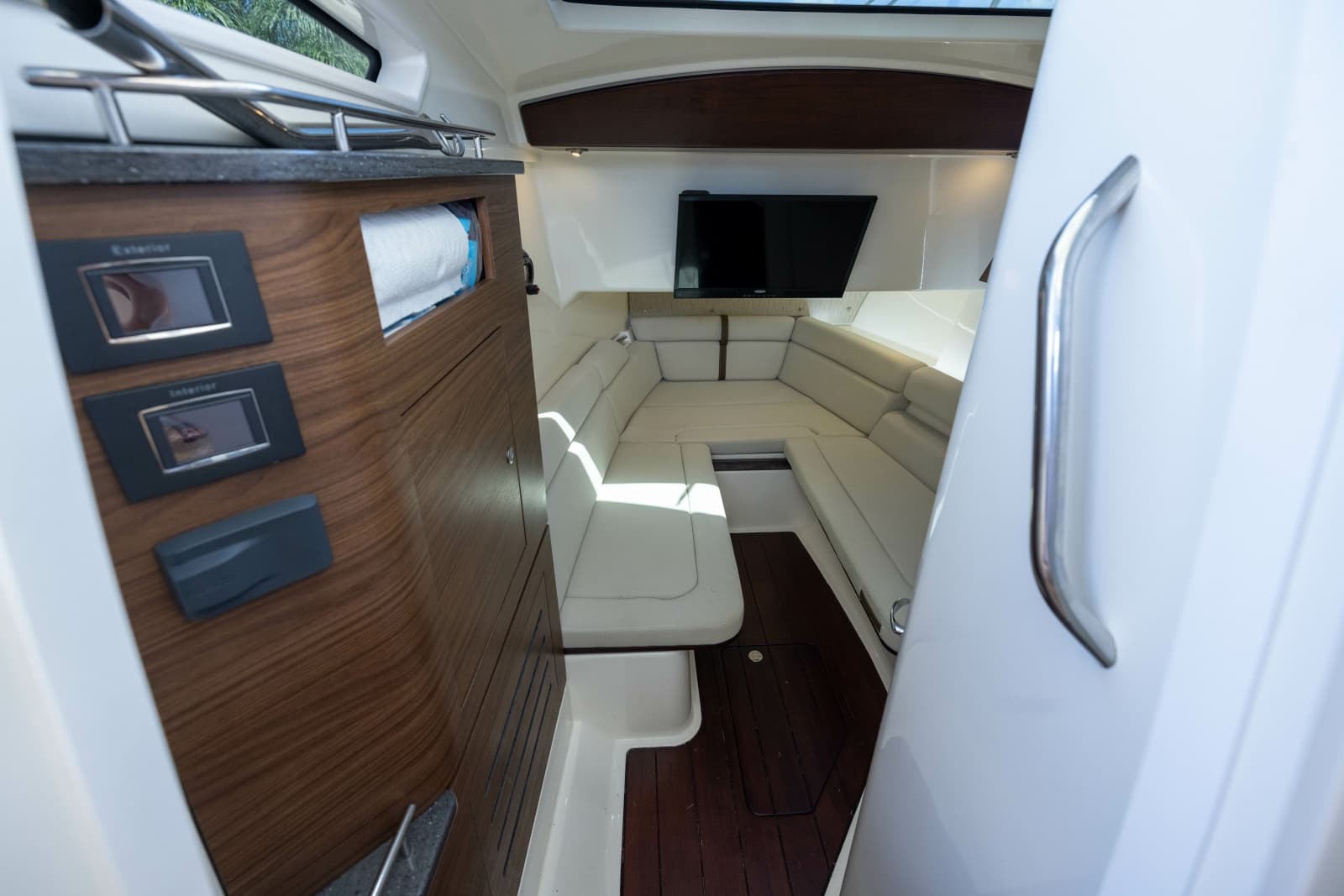 2021 Boston Whaler Realm