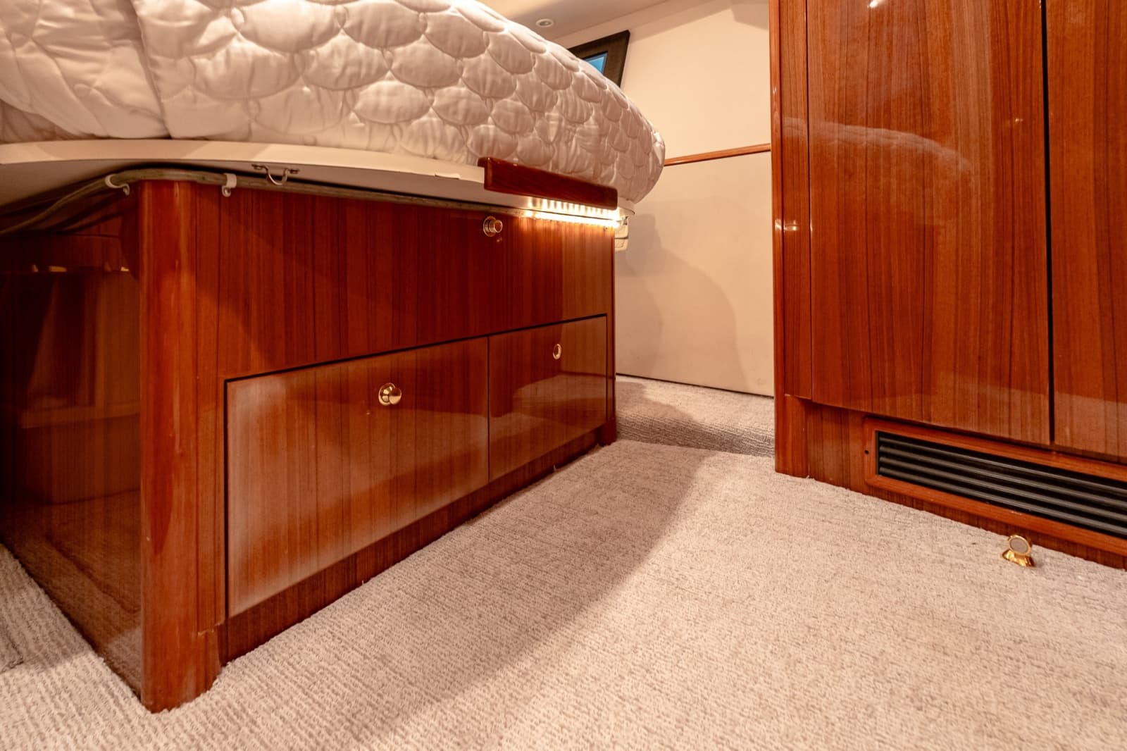 2007 Viking 48 Convertible