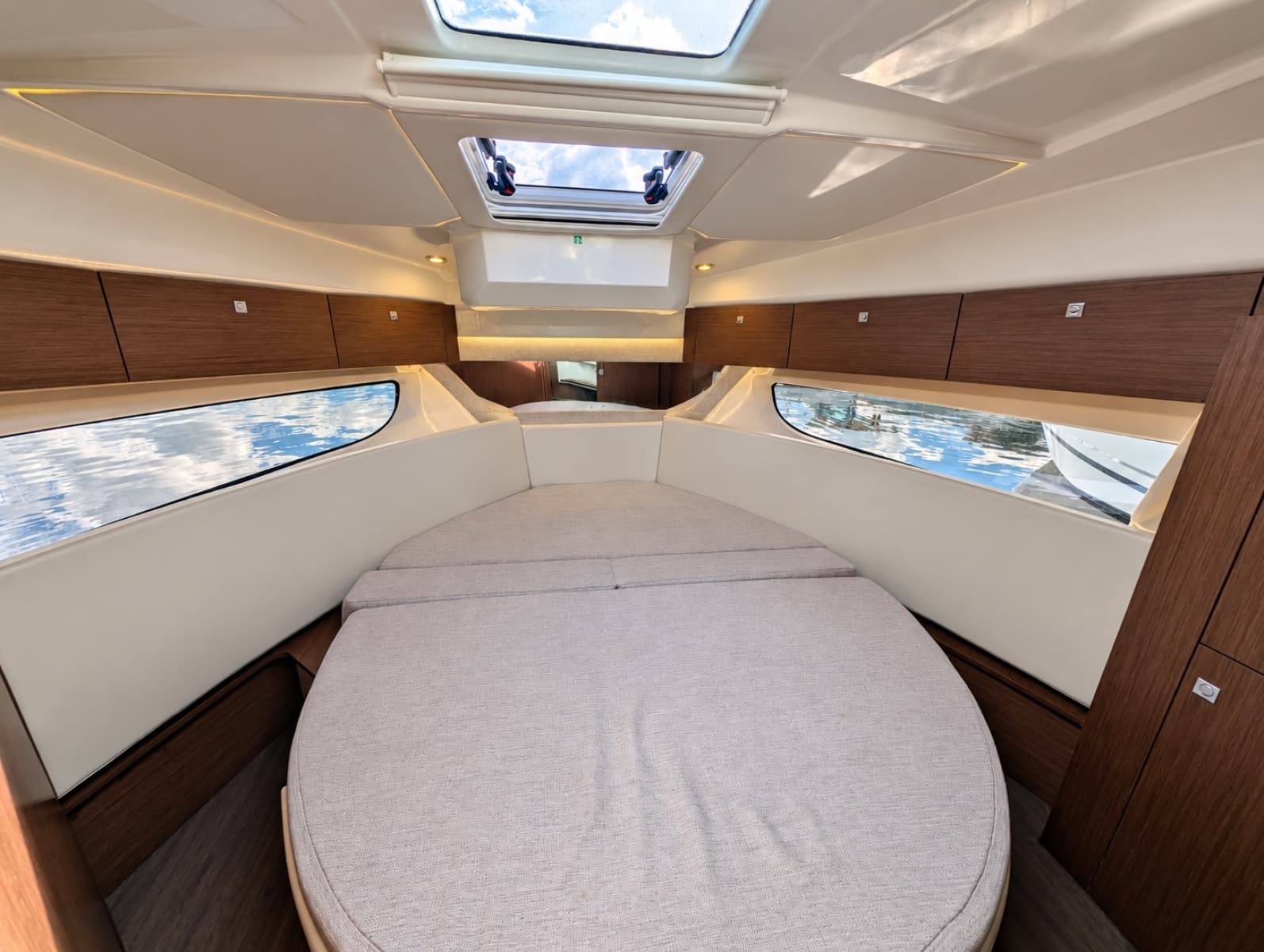 2022 Jeanneau NC 1095 Coupe
