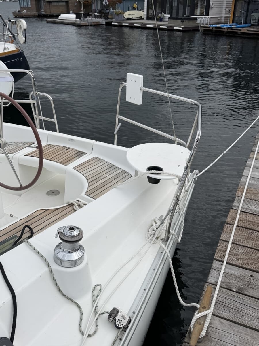2004 Beneteau 323