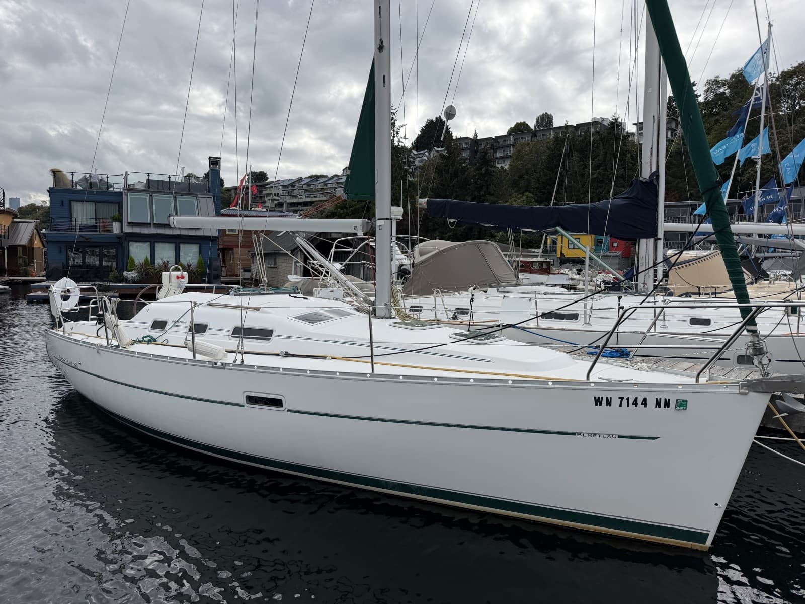 2004 Beneteau 323