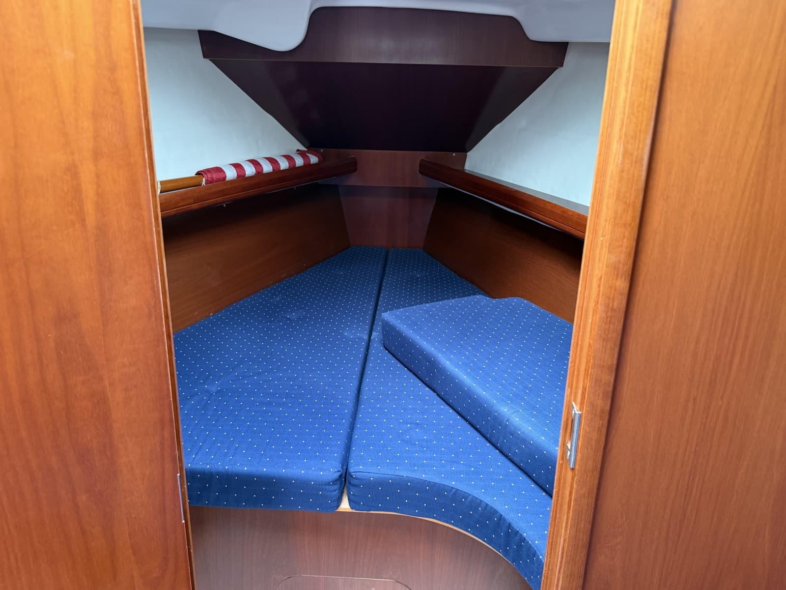 2004 Beneteau 323