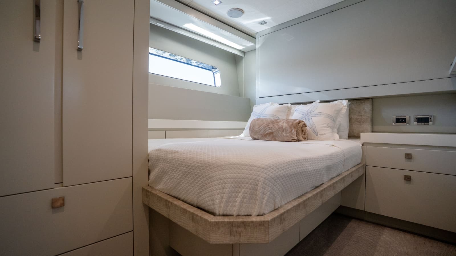 2018 Hatteras M75