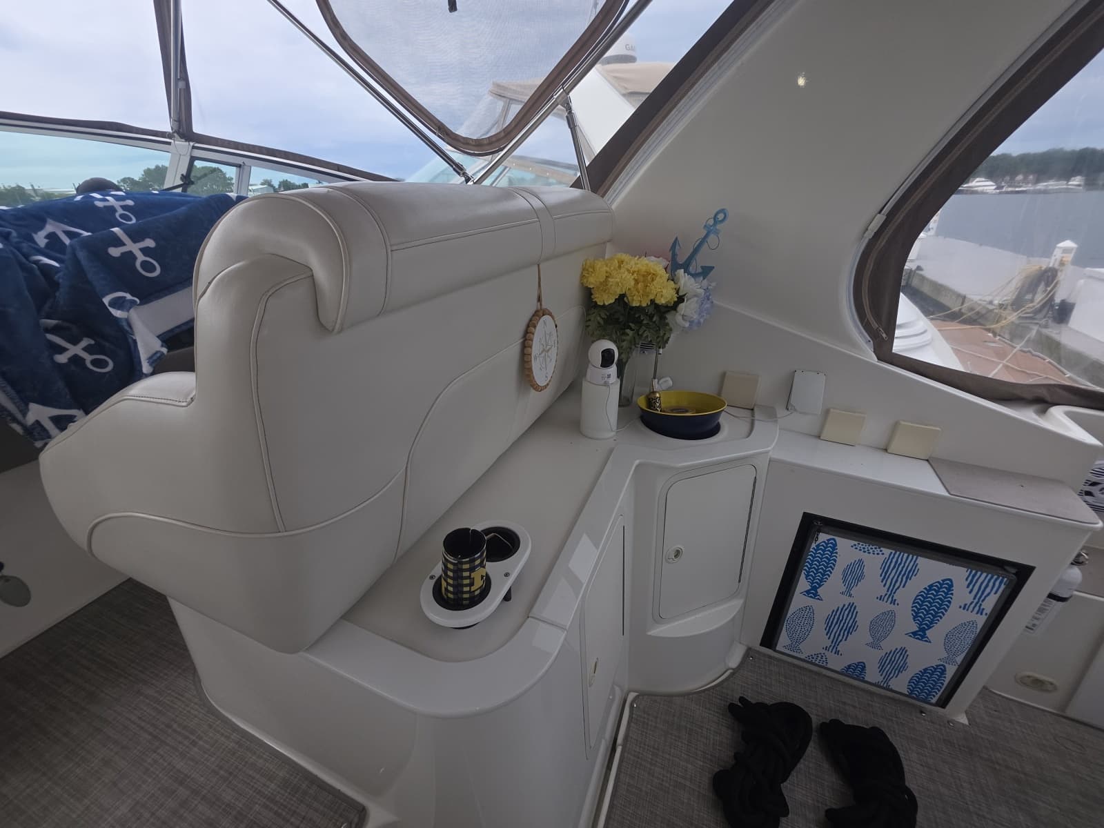 2001 Cruisers Yachts 3572