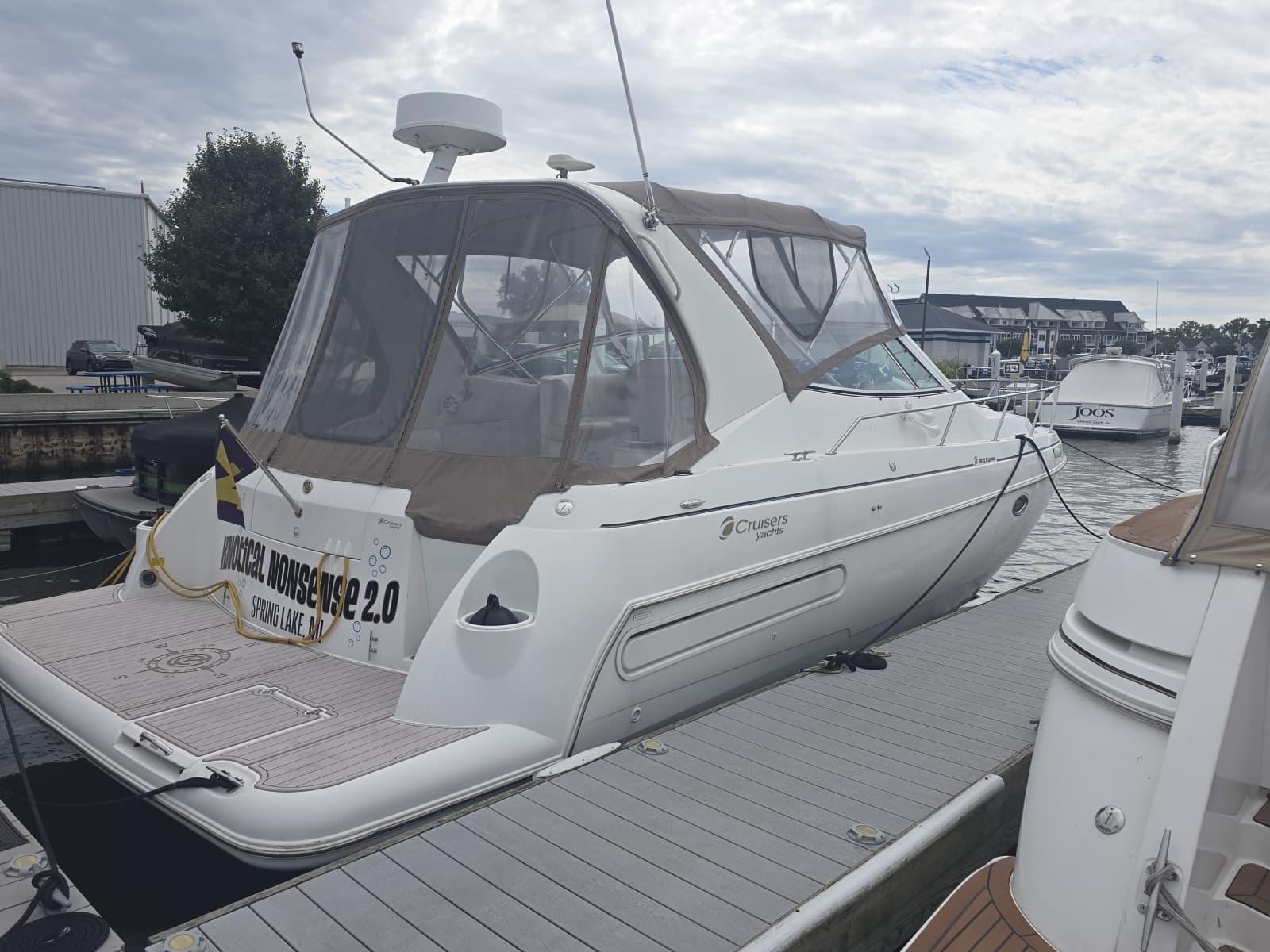 2001 Cruisers Yachts 3572