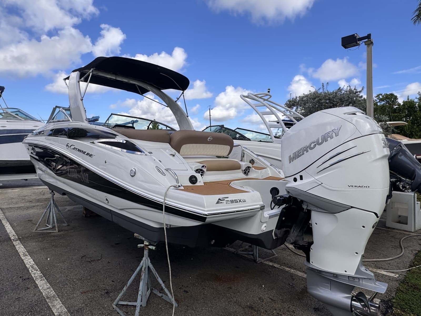 2022 Crownline 